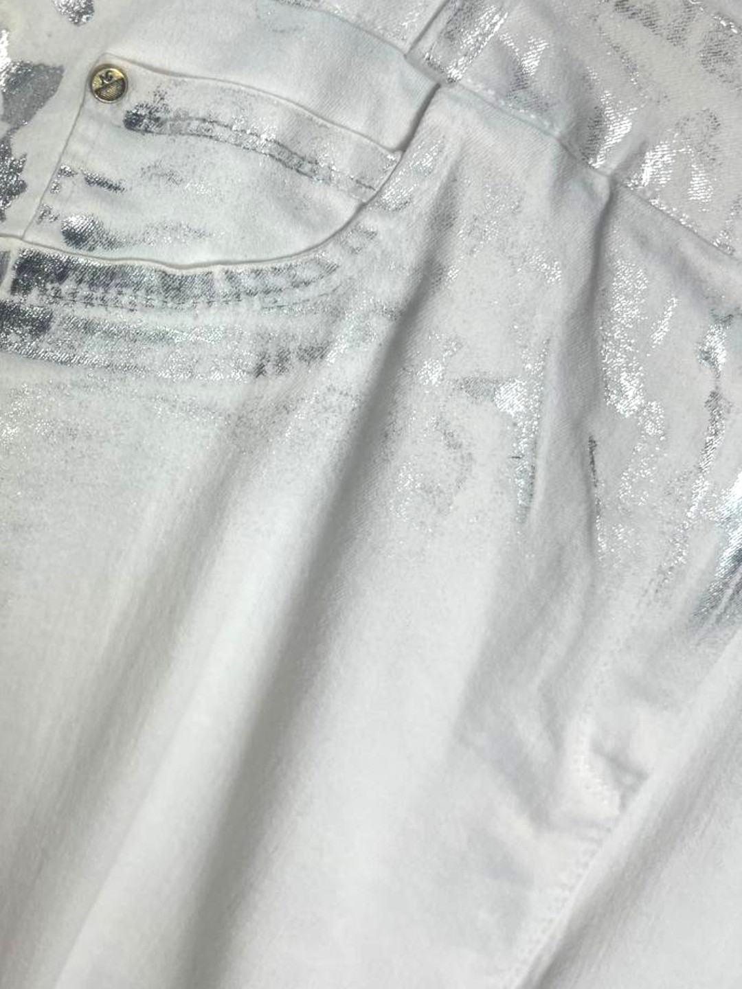 Tana fotosuratida fohisha yozuvi