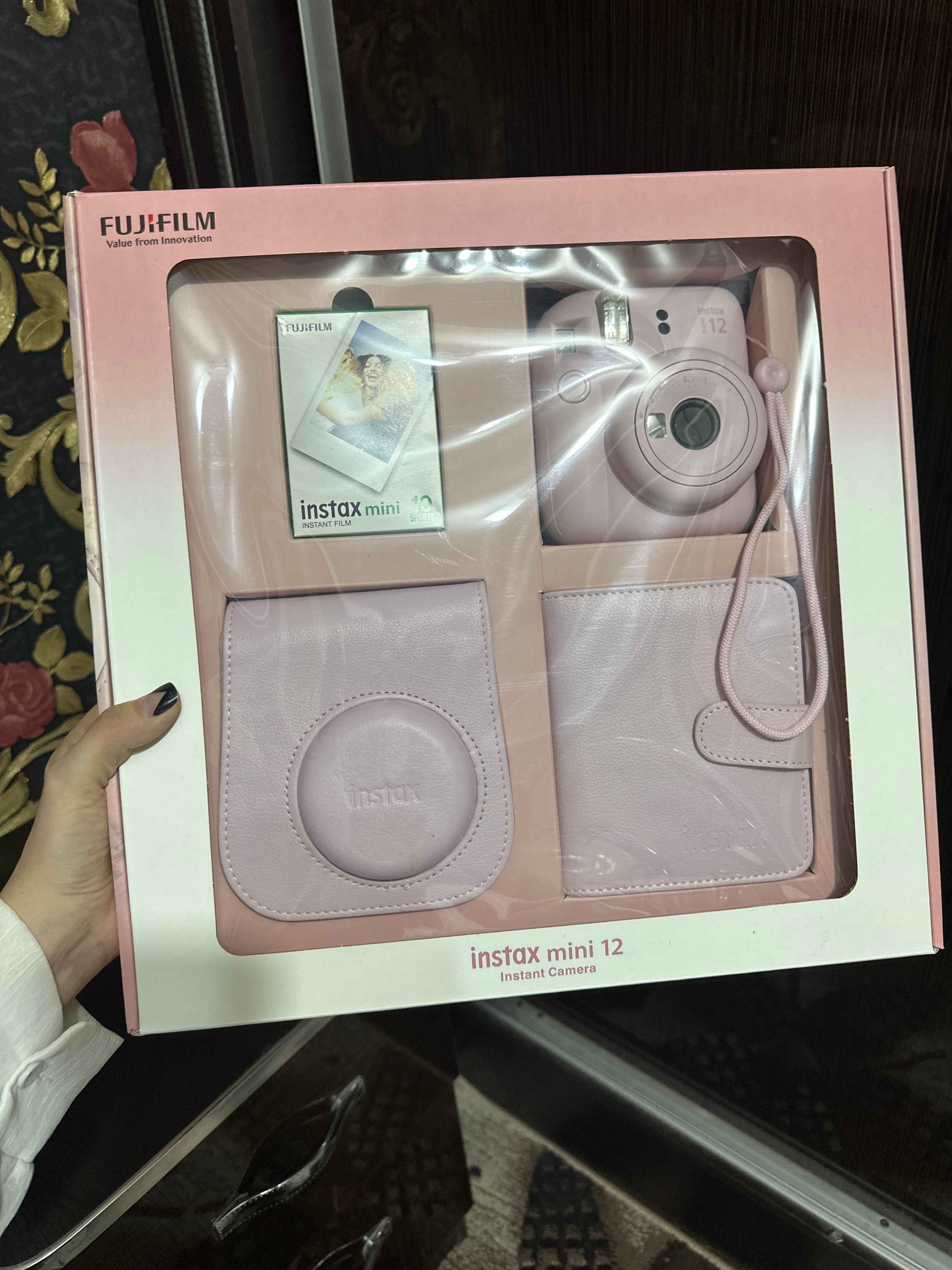 Подарочный набор Fujifilm Instax Mini 12, фотоаппарат Instax Mini 12 в комплекте