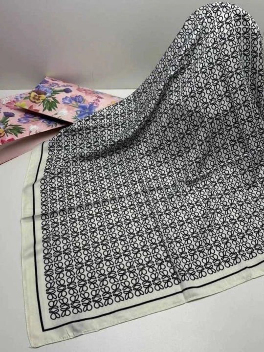 Ayollar uchun ipak ro'mol, 90 x 90 sm