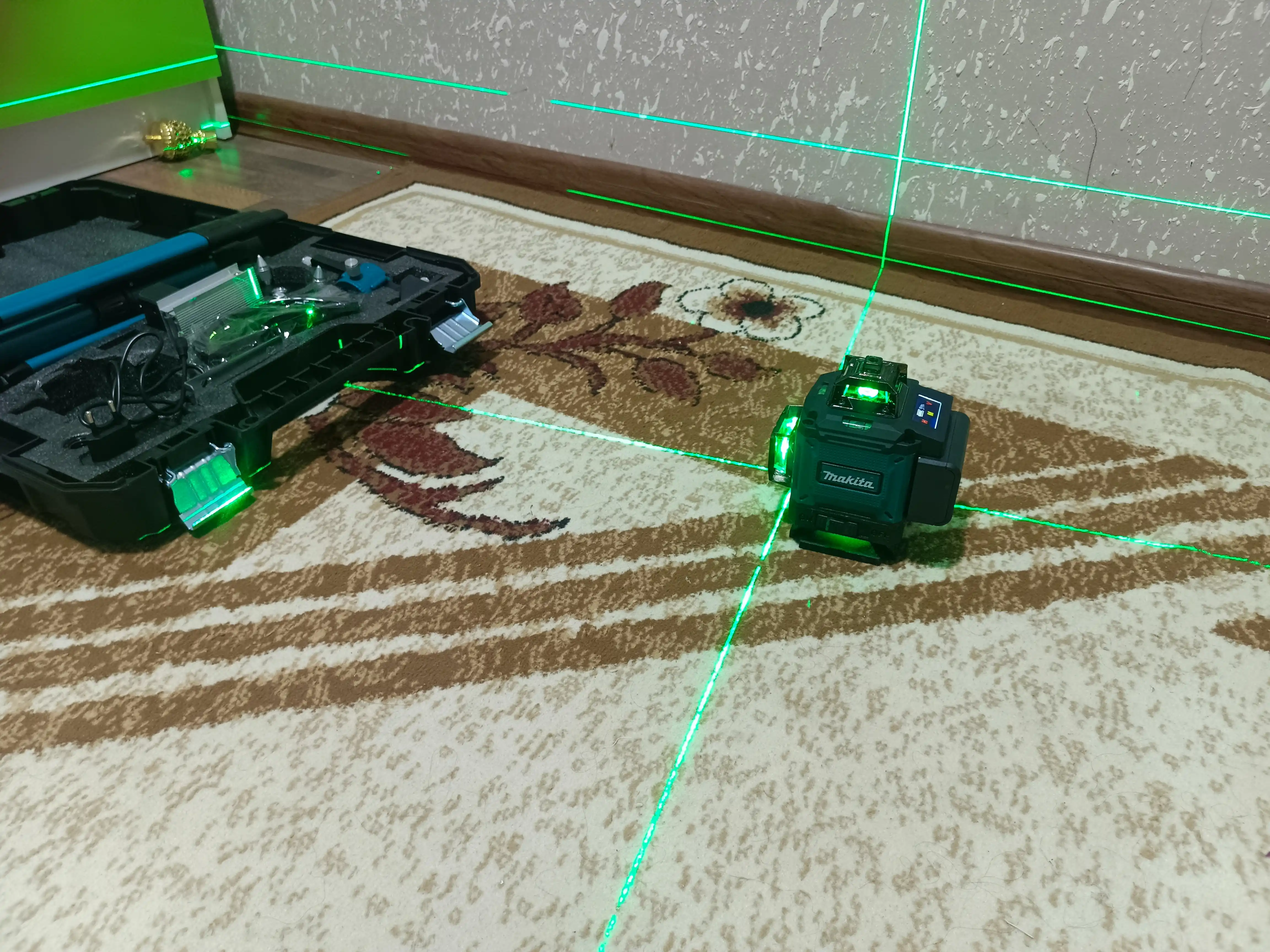 Lazer darajasi 4D, daraja, 360 daraja, 16 qator, tripod va ikkita batareya bilan