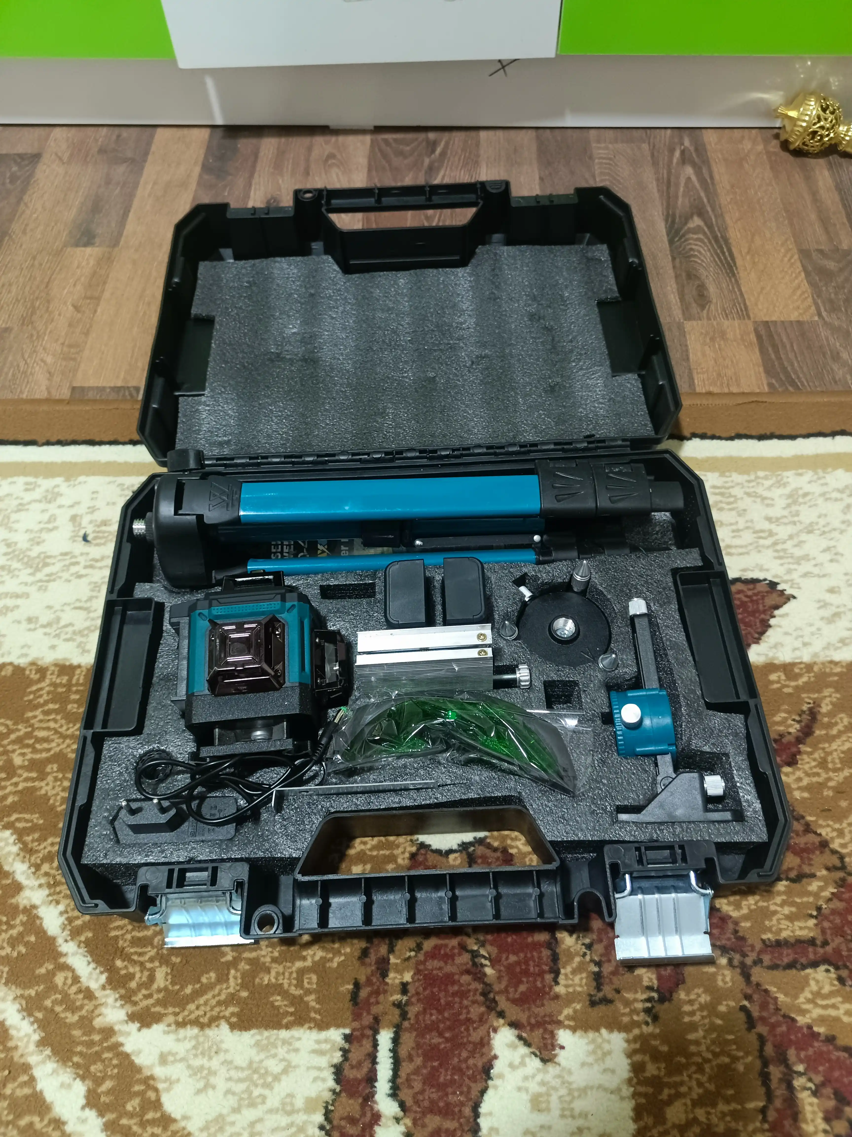 Lazer darajasi 4D, daraja, 360 daraja, 16 qator, tripod va ikkita batareya bilan