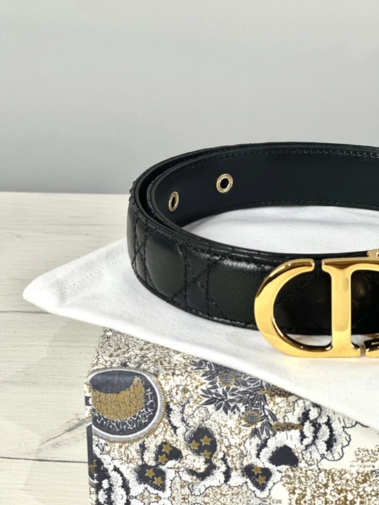 Dior uslubidagi ayollar uchun lyuks charm belbog‘