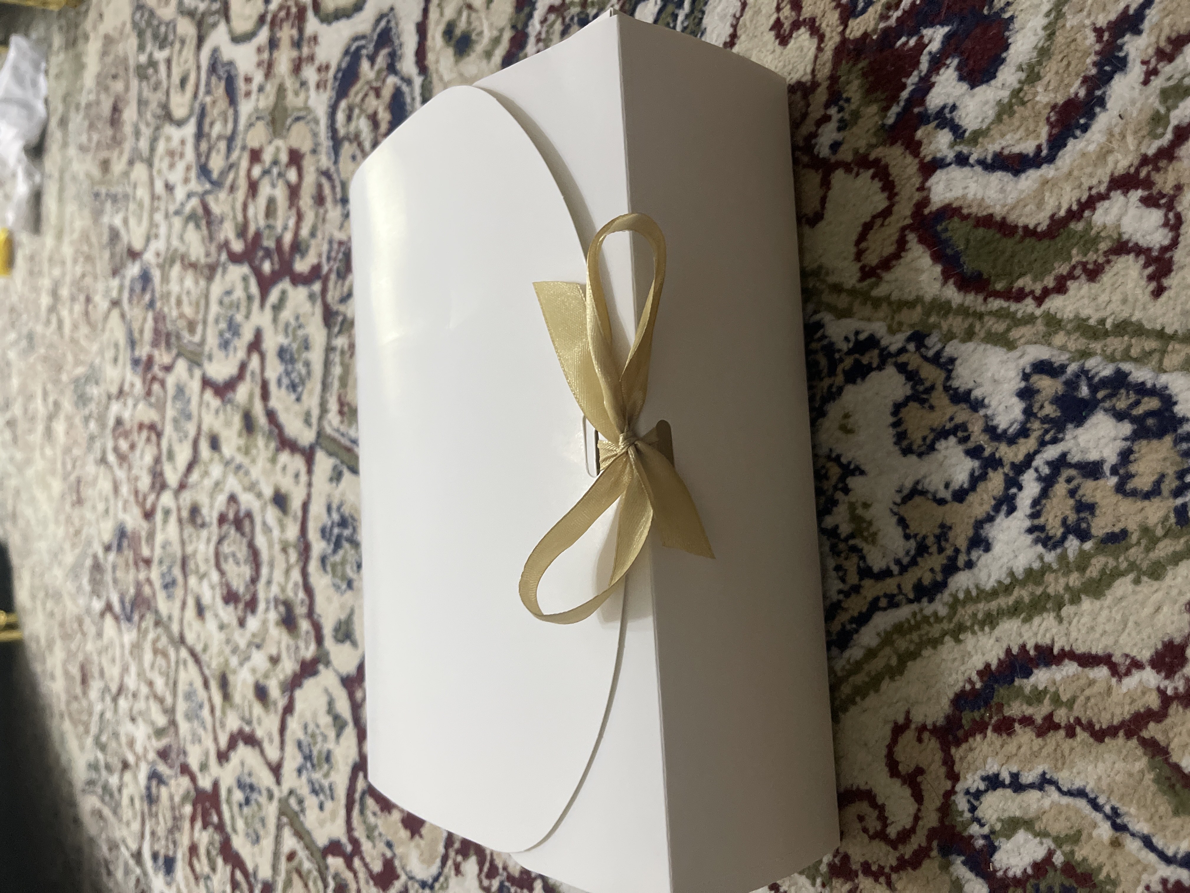 Sovg'a qutisi, o'zi yig'ilgan, bayramlar uchun, sovg'aga lenta, to'plam, sovg'a