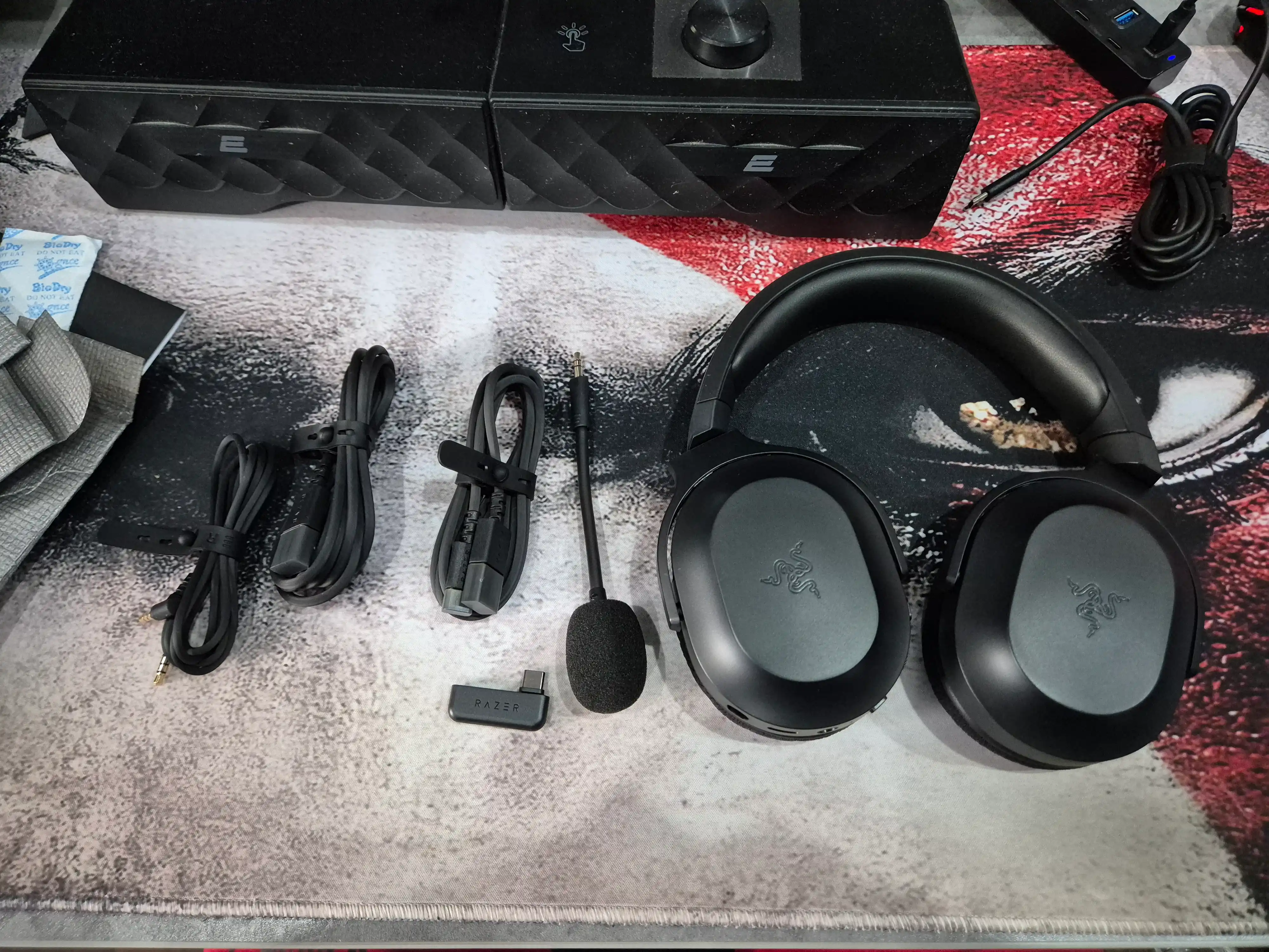 Simsiz o'yin minigarnituralari Razer Gaming eshitish vositasi Barracuda X 7.1 BT/WL