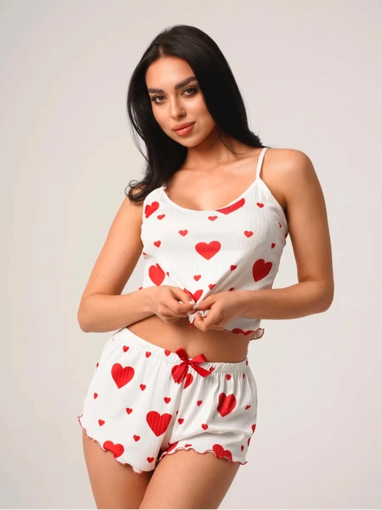 Ayollar uchun pijama to'plami, top va shorti - 