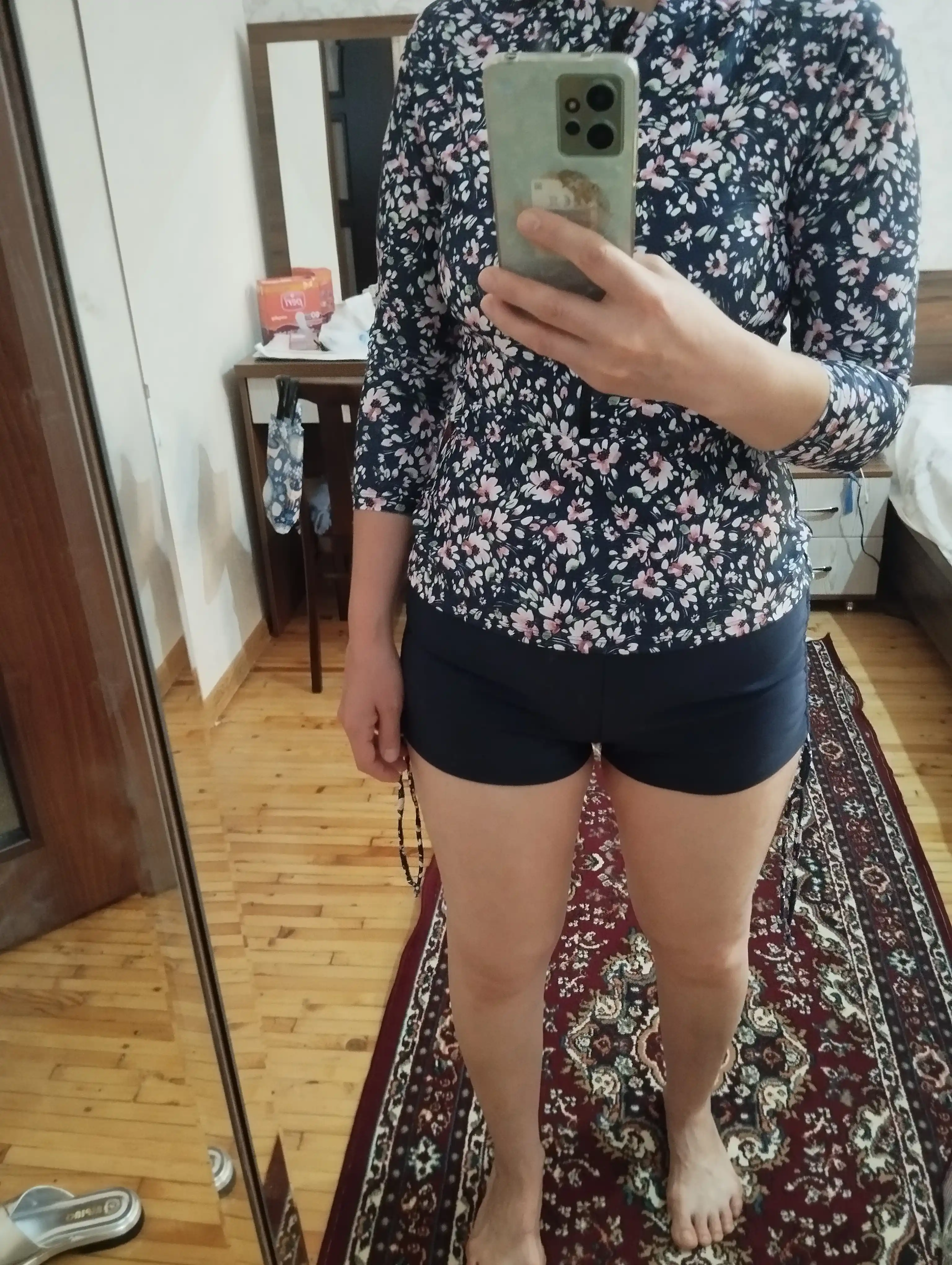 Quyoshdan himoyalovchi cho‘milish kostyumi, alohida, gidrokostyum, gidromayka va shortilar