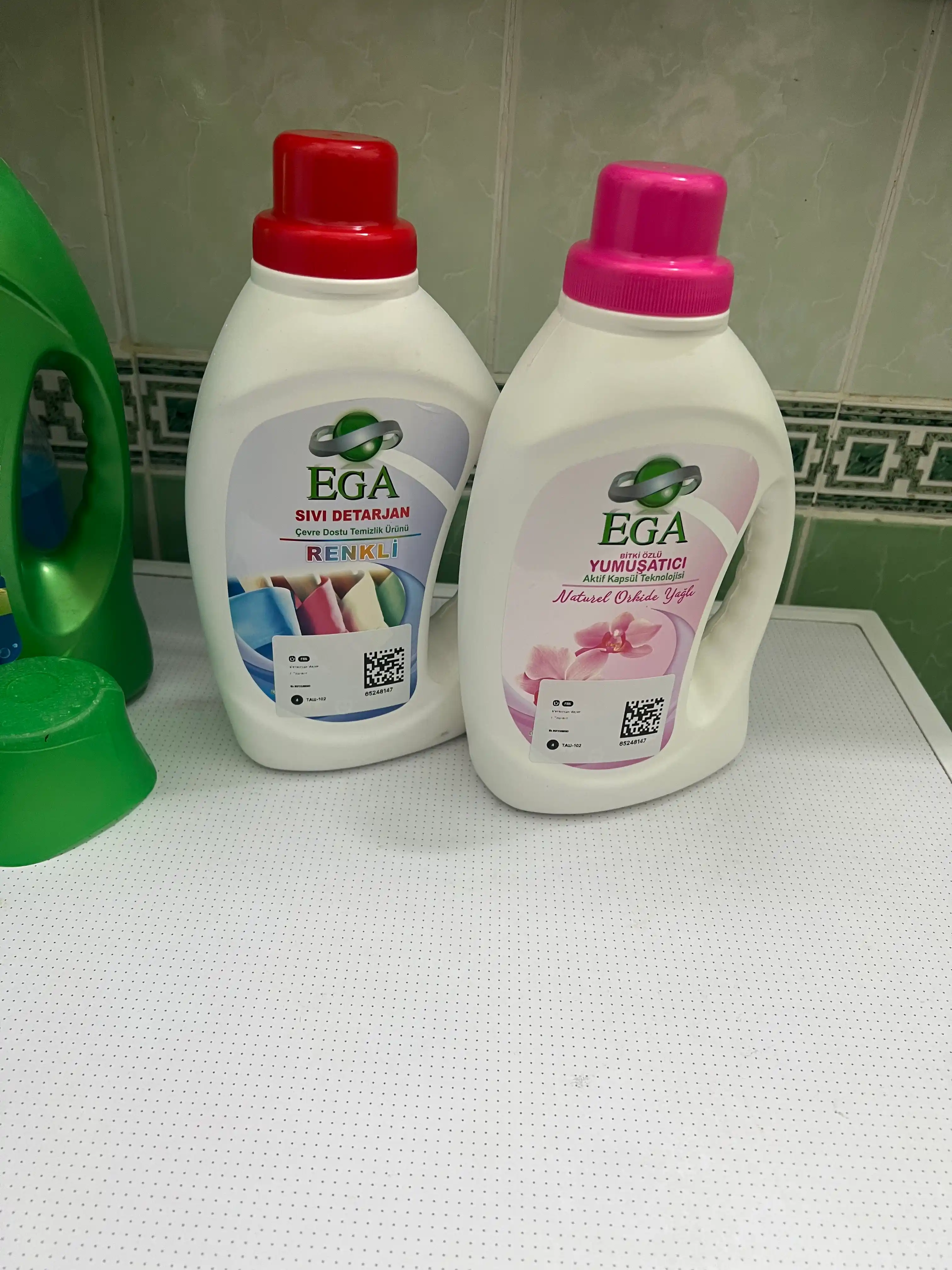 Rangli kirlar ega uchun yuvish jeli  1100 ml