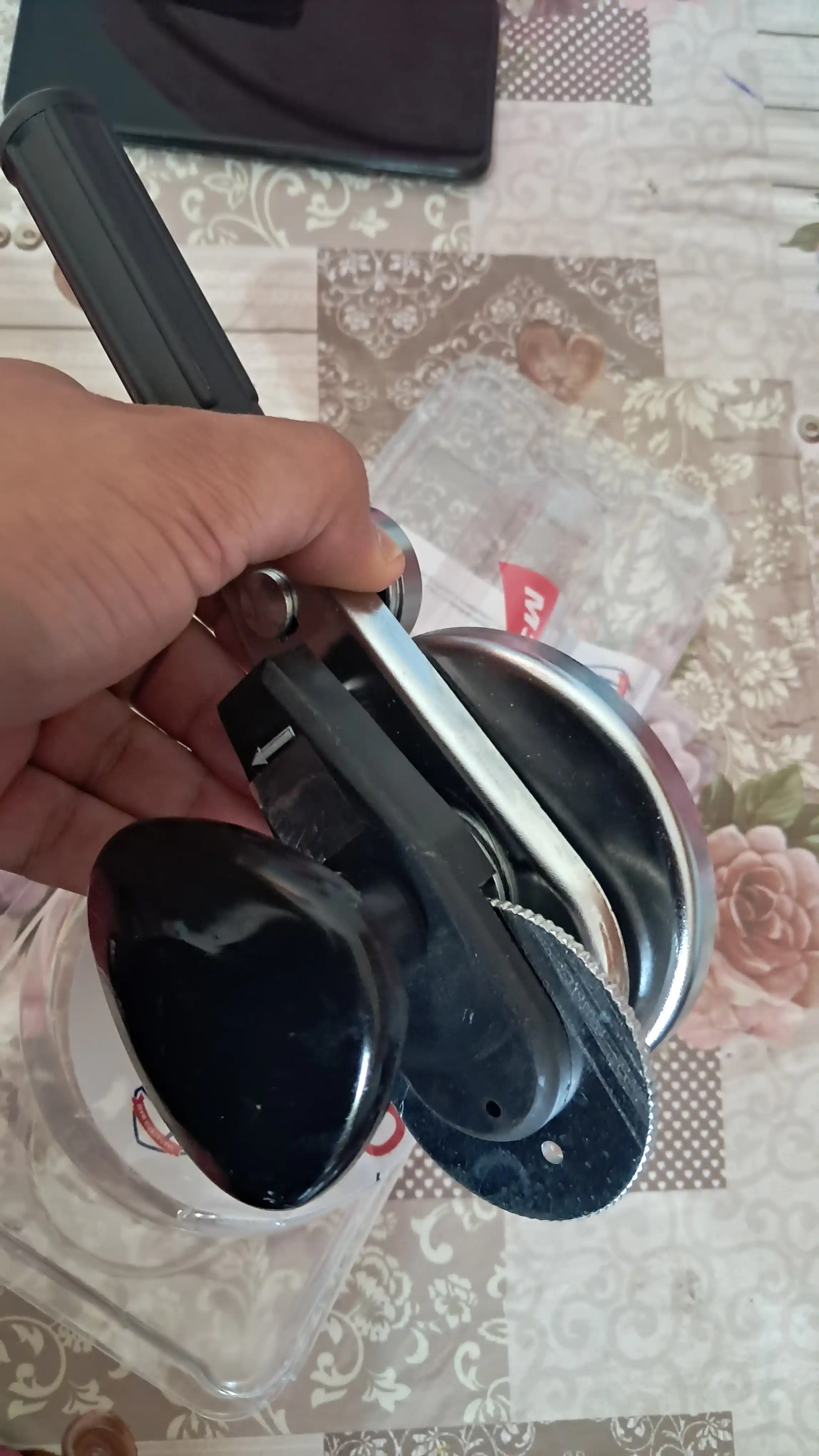 Dumalatish mashinasi avtomatik standart qopqoqlar uchun mos keladi 7 aylanishda dumalatadi