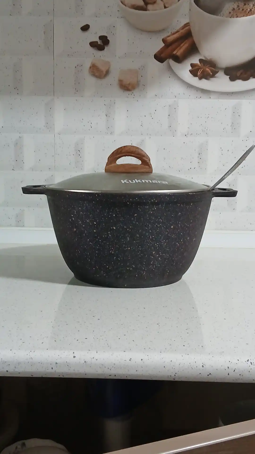 Kukmara Granit Ultra Blue qozon – uslubli va mustahkam, qopqog‘i bilan birga