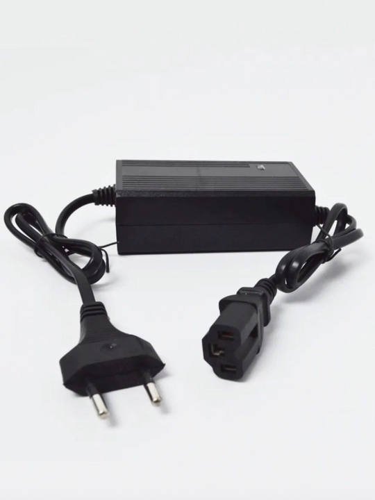 Akkumulyatorli purkagich uchun zaryadlovchi qurilma 12V, adapter 1.0A