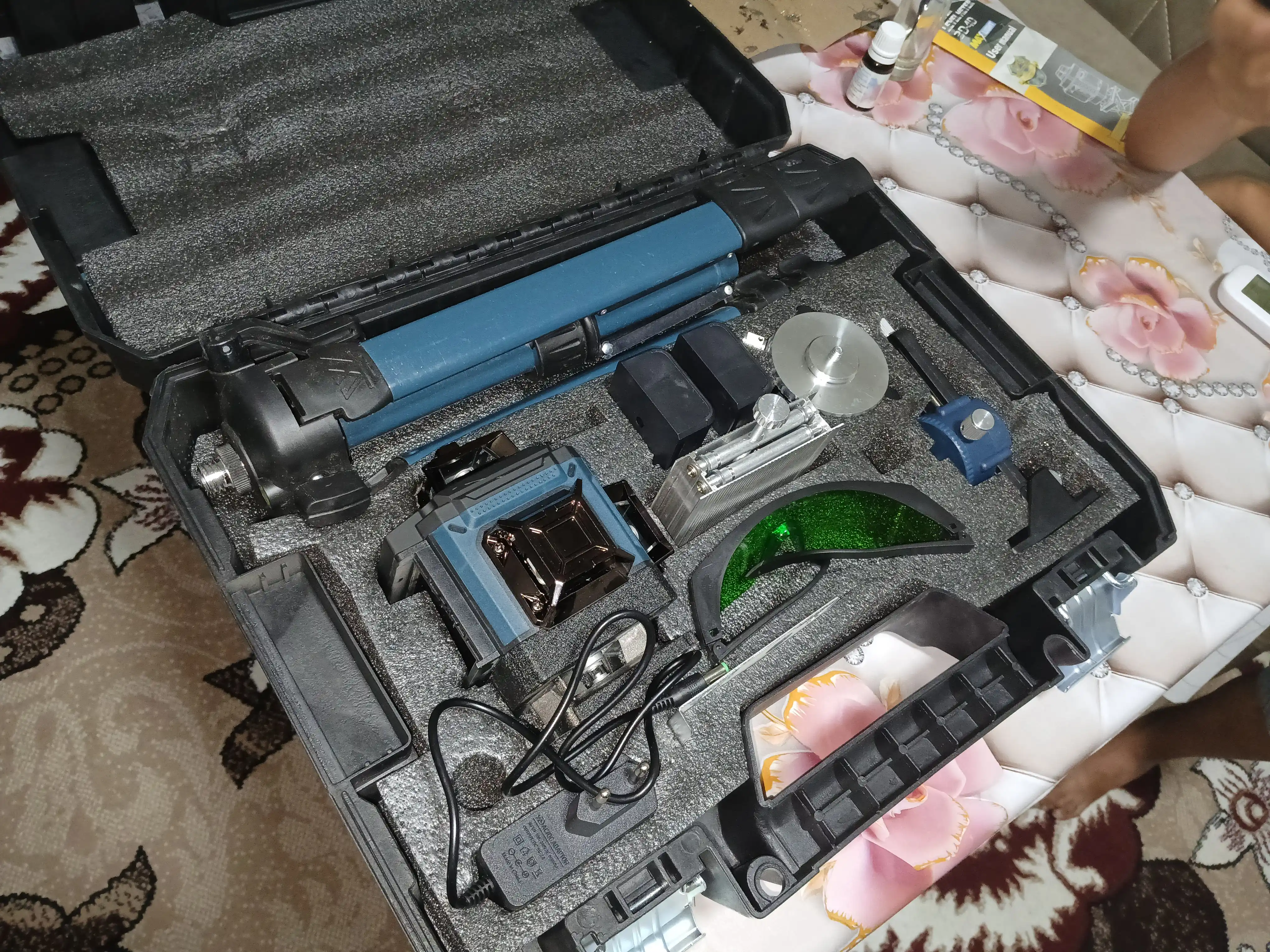 Lazer darajasi 4D, daraja, 360 daraja, 16 qator, tripod va ikkita batareya bilan