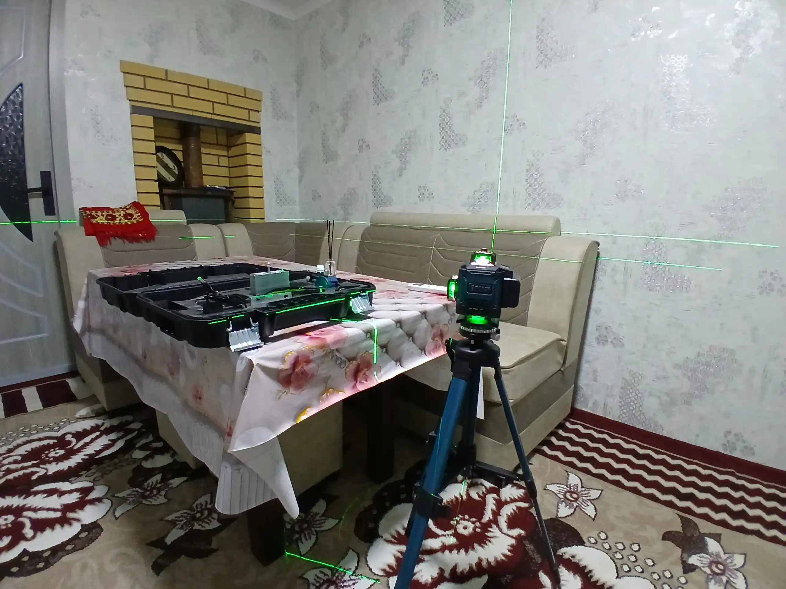 Lazer darajasi 4D, daraja, 360 daraja, 16 qator, tripod va ikkita batareya bilan
