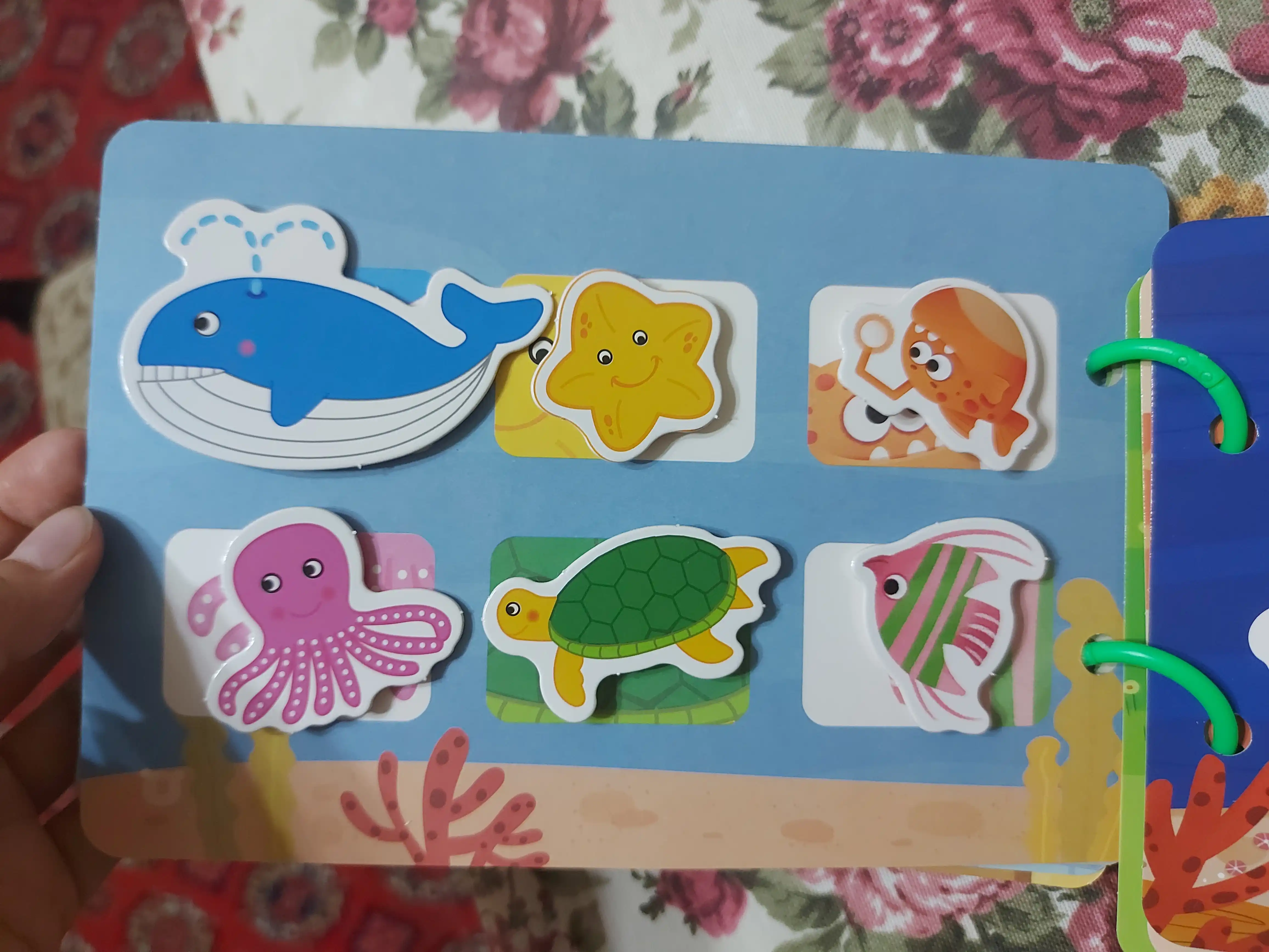 Развивающая книга Busybook, Монтессори на липучках