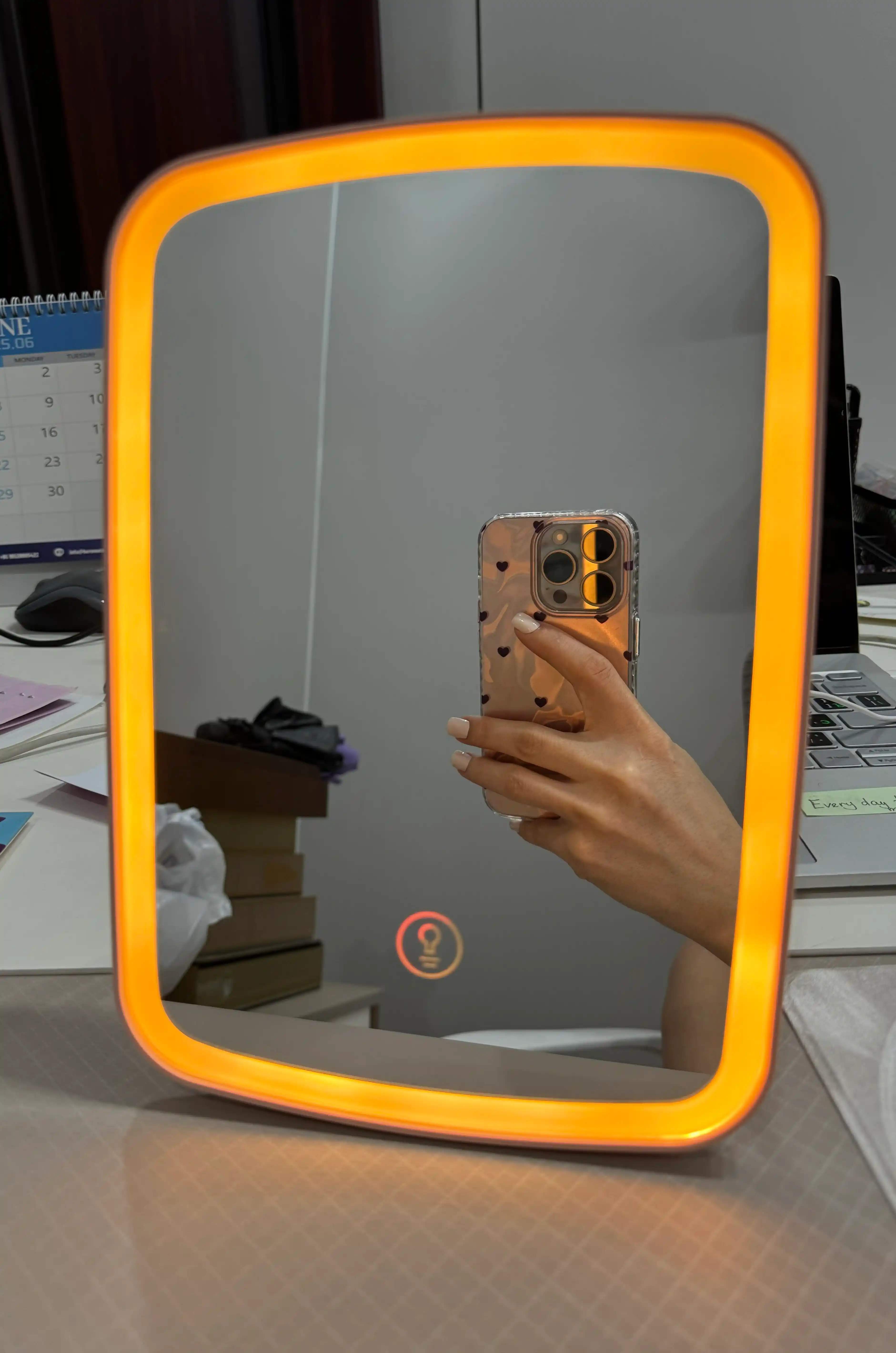 Yoritgichli kosmetik oyna, stol uchun, bo'yanish uchun, USB zaryadlash bilan