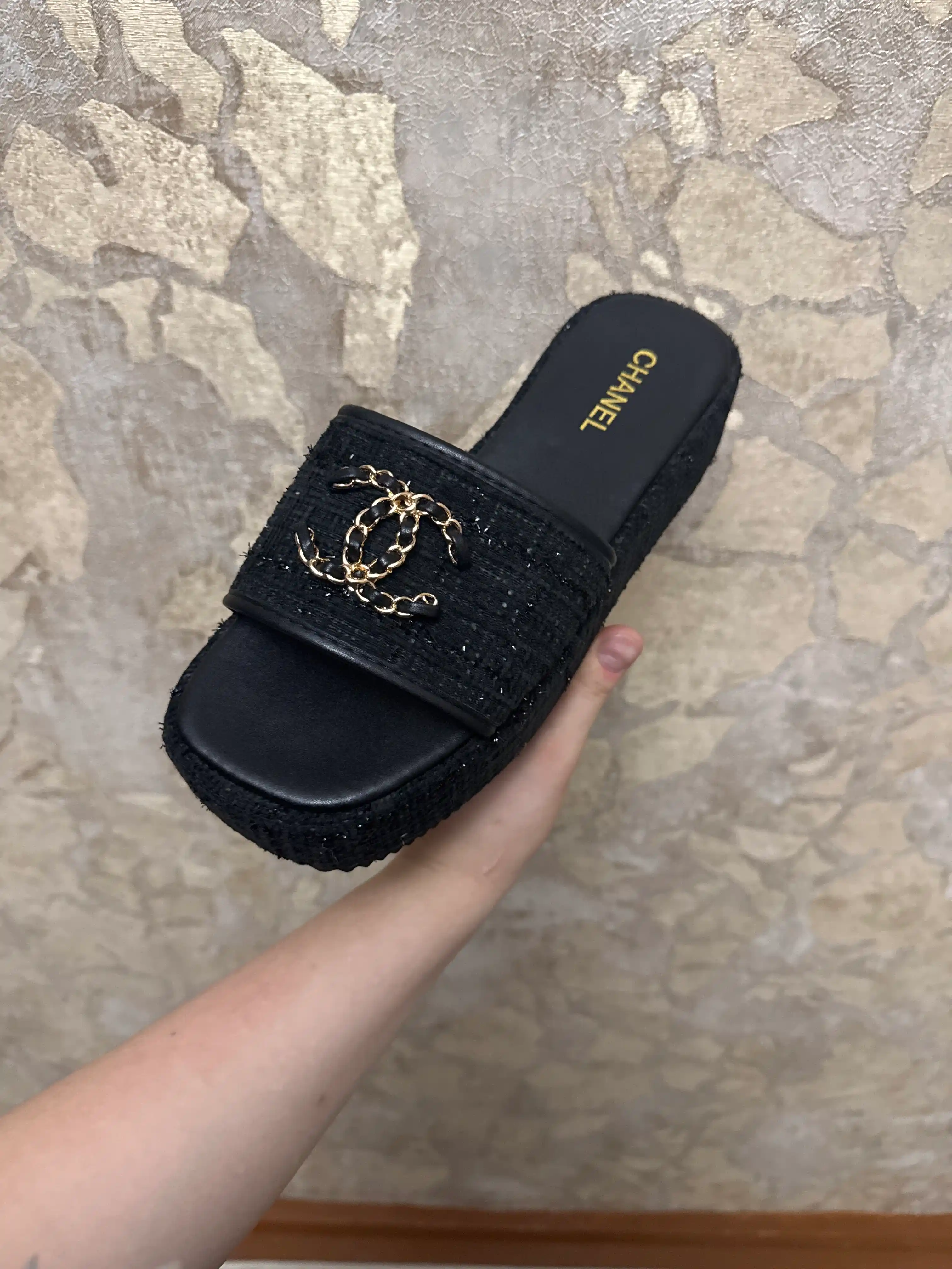 Ayollar shippagi, Chanel, platformada, 36-40