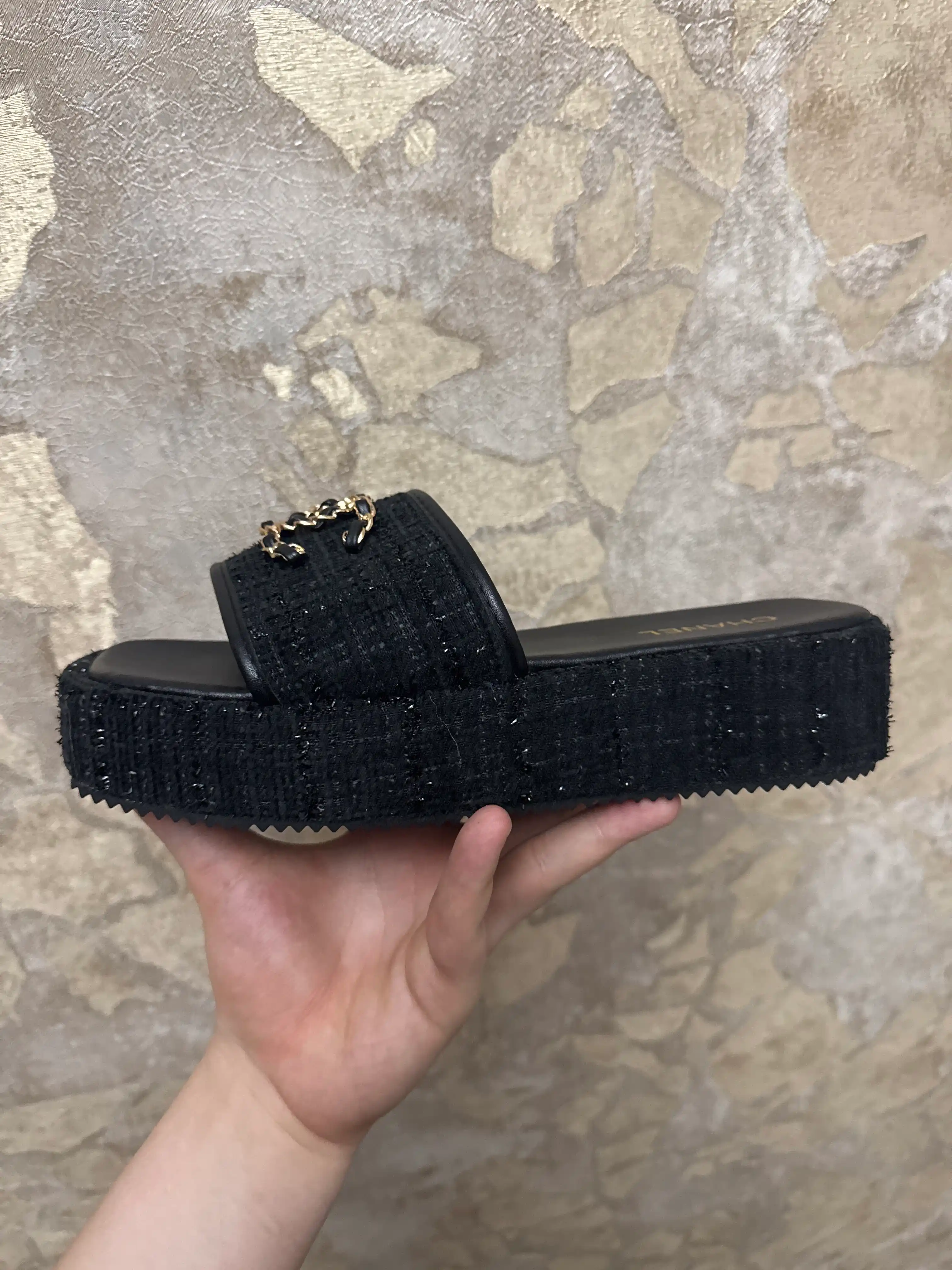 Ayollar shippagi, Chanel, platformada, 36-40