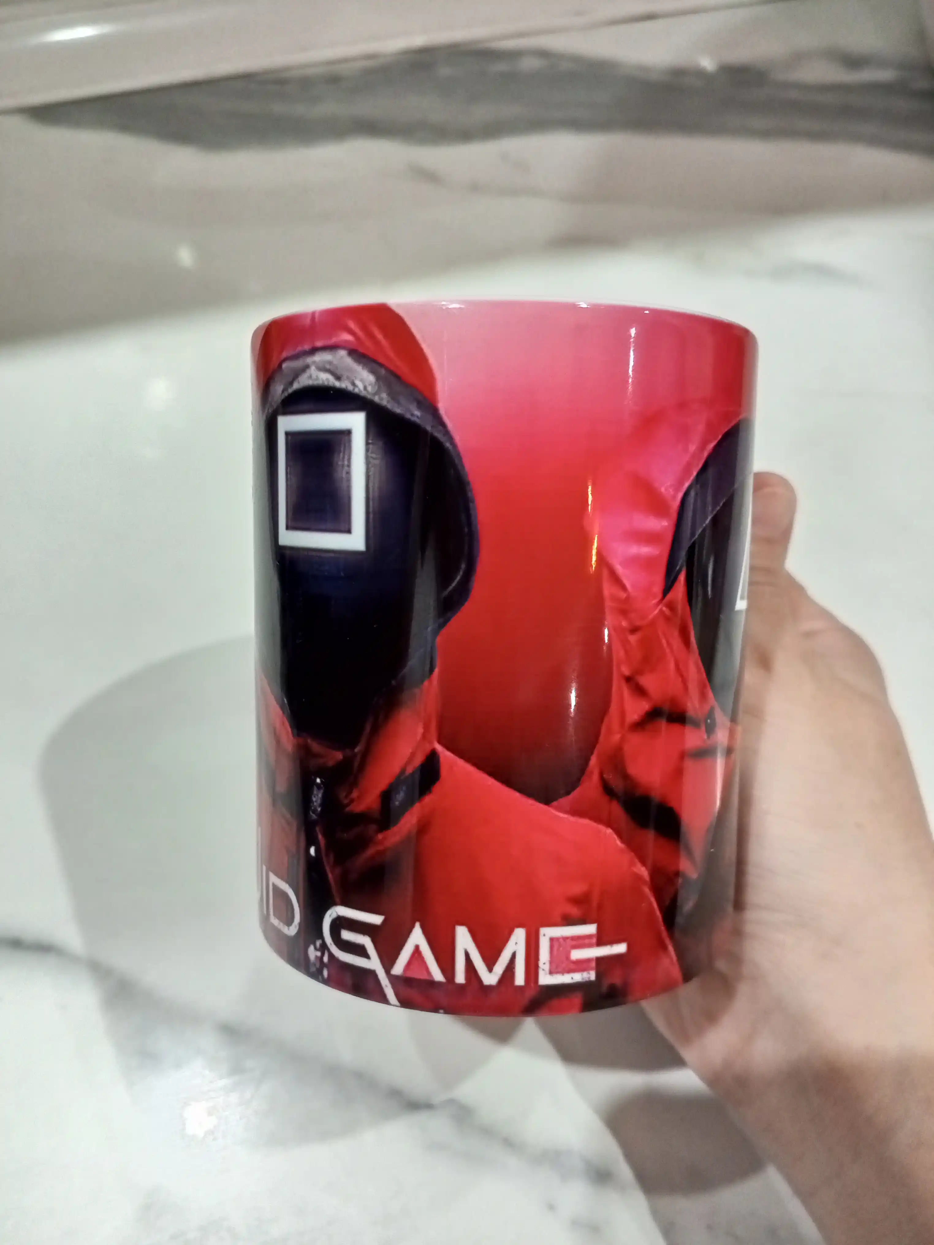 Sovg'a uchun krujkalar "Kalmar O'yini" qahramonlari bilan, 330 ml