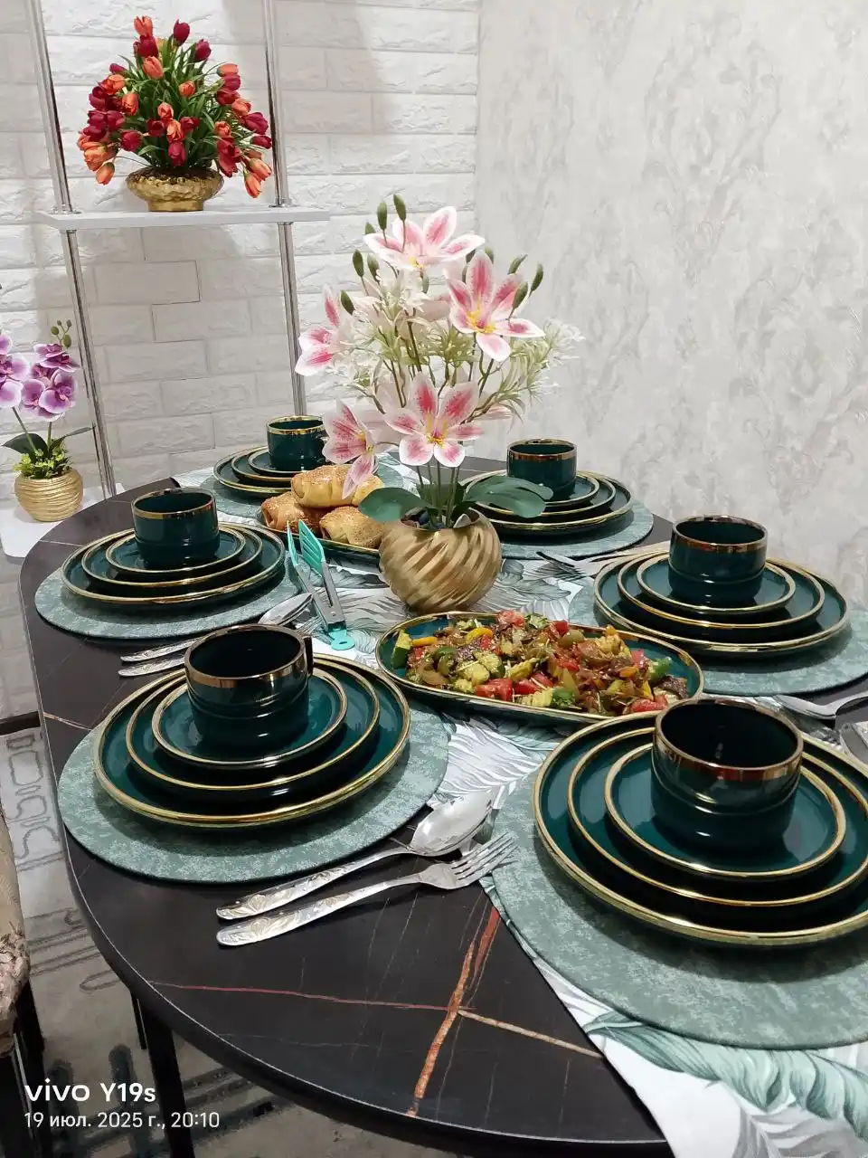 Раннер для стола и 6 подтарельников, в размере 40 * 180 см