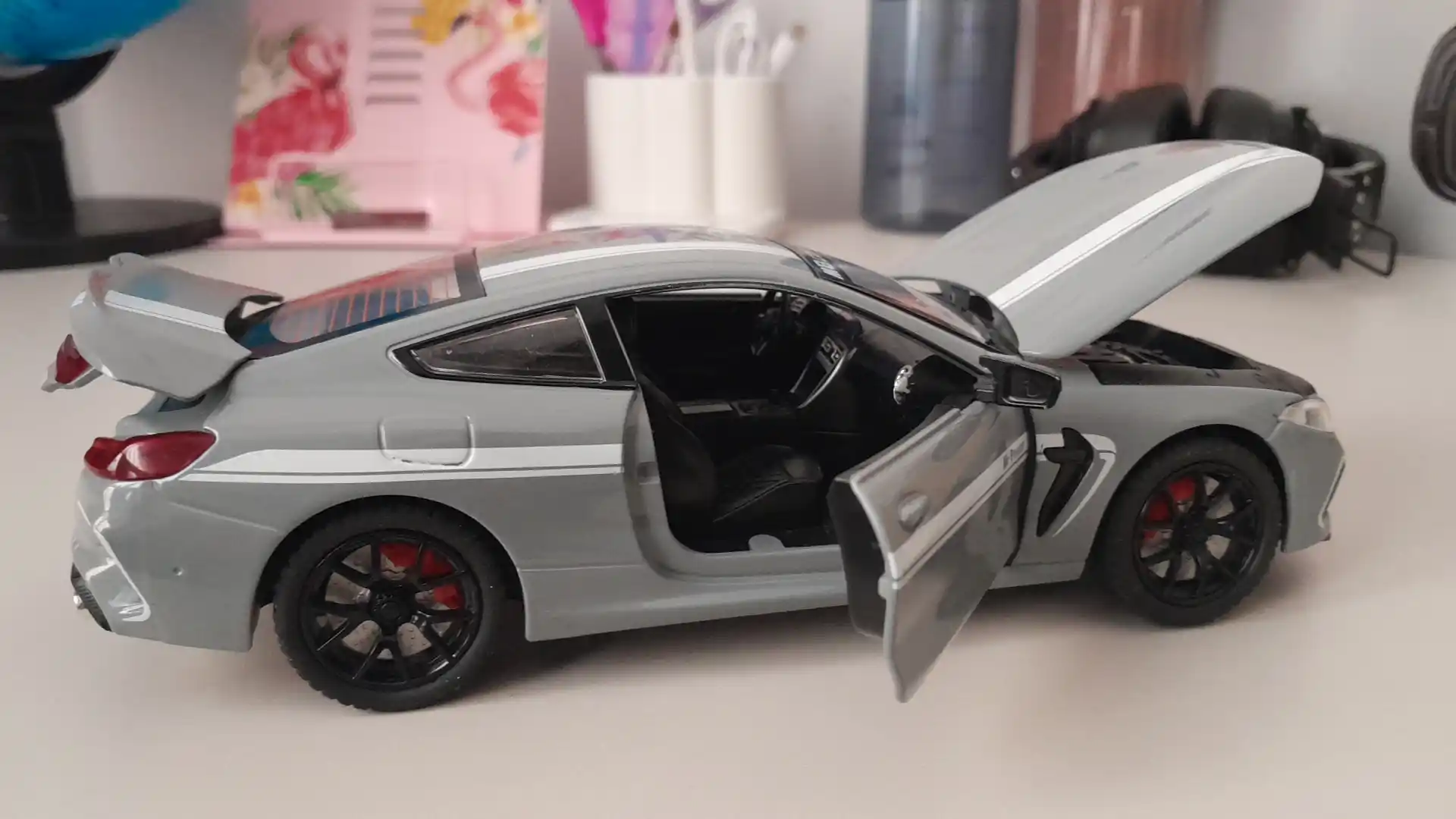 O'yinchoq metall mashina BMW M8 Thunder, 1:24