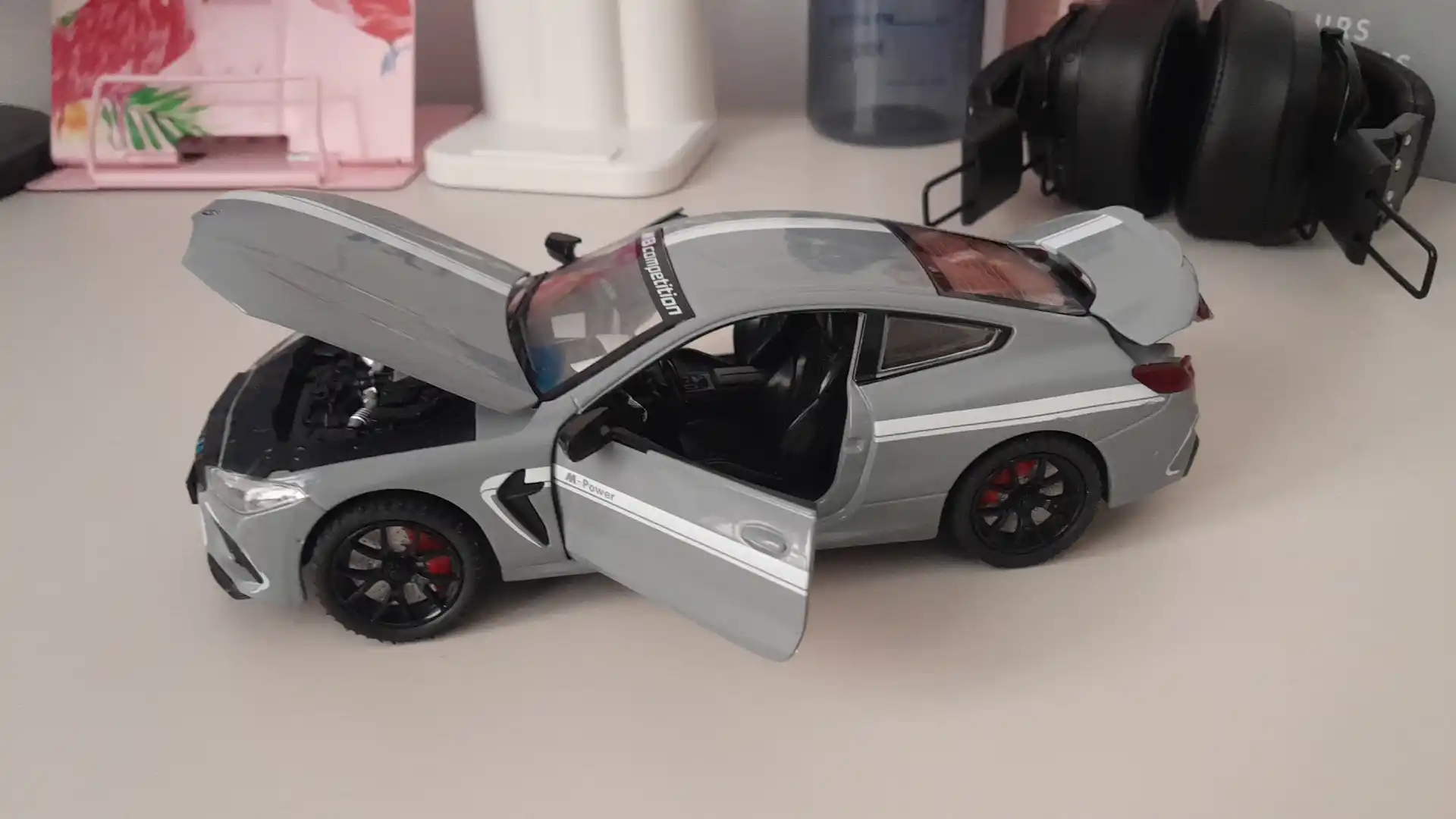 O'yinchoq metall mashina BMW M8 Thunder, 1:24