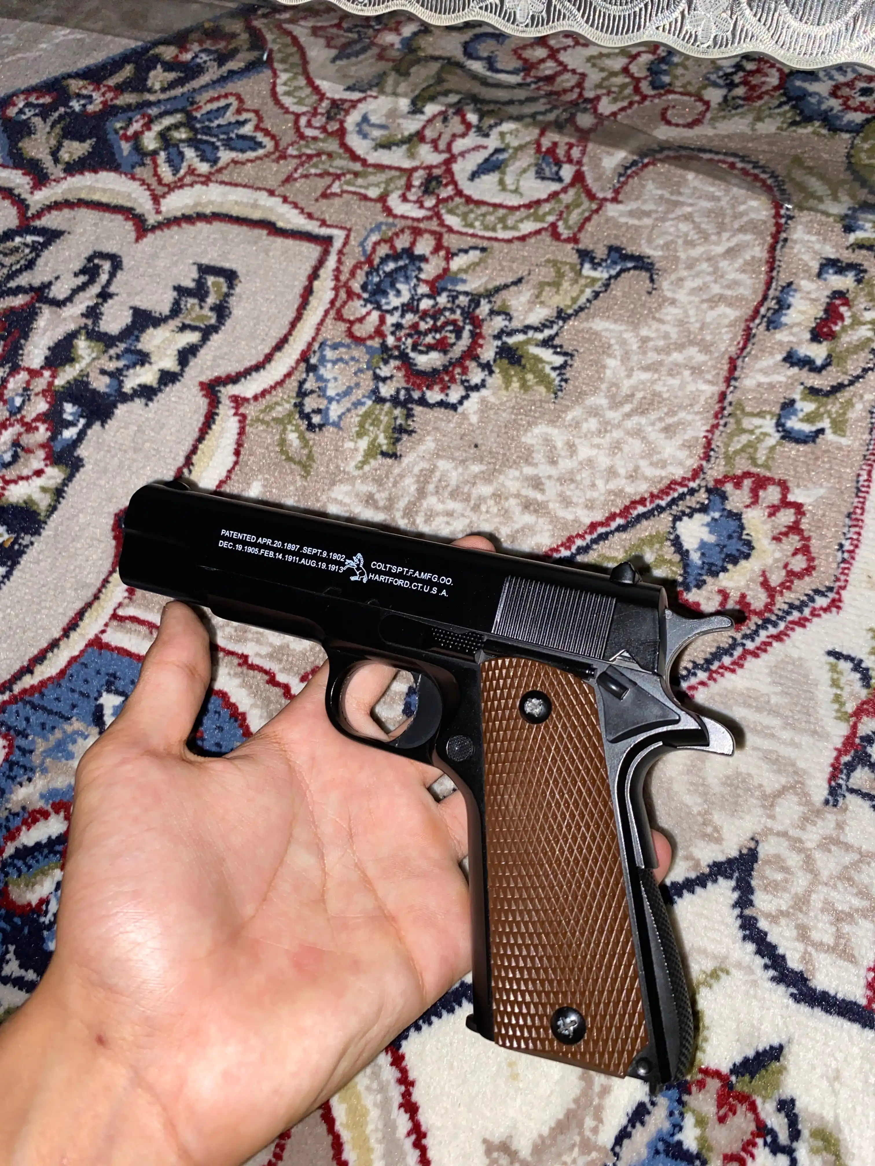 Pnevmatik to'pponcha, temir Glock, Colt M1911 o'qlari bilan