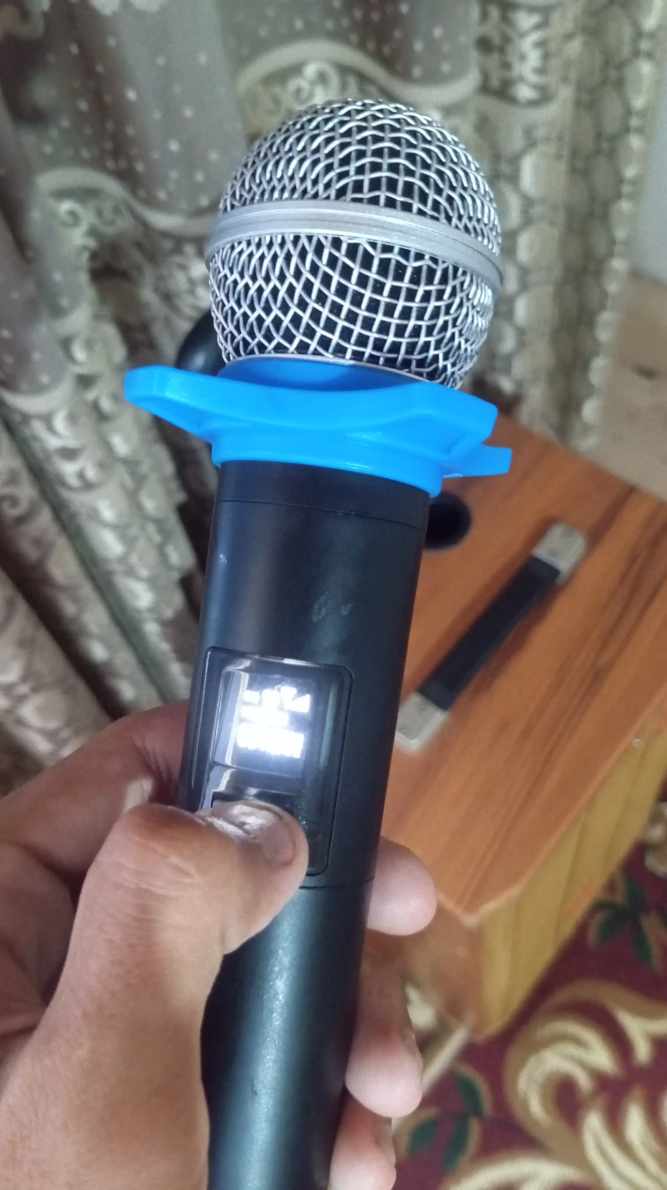 Professional universal simsiz mikrofon karaoke va boshqa kalonkalar uchun +adapter