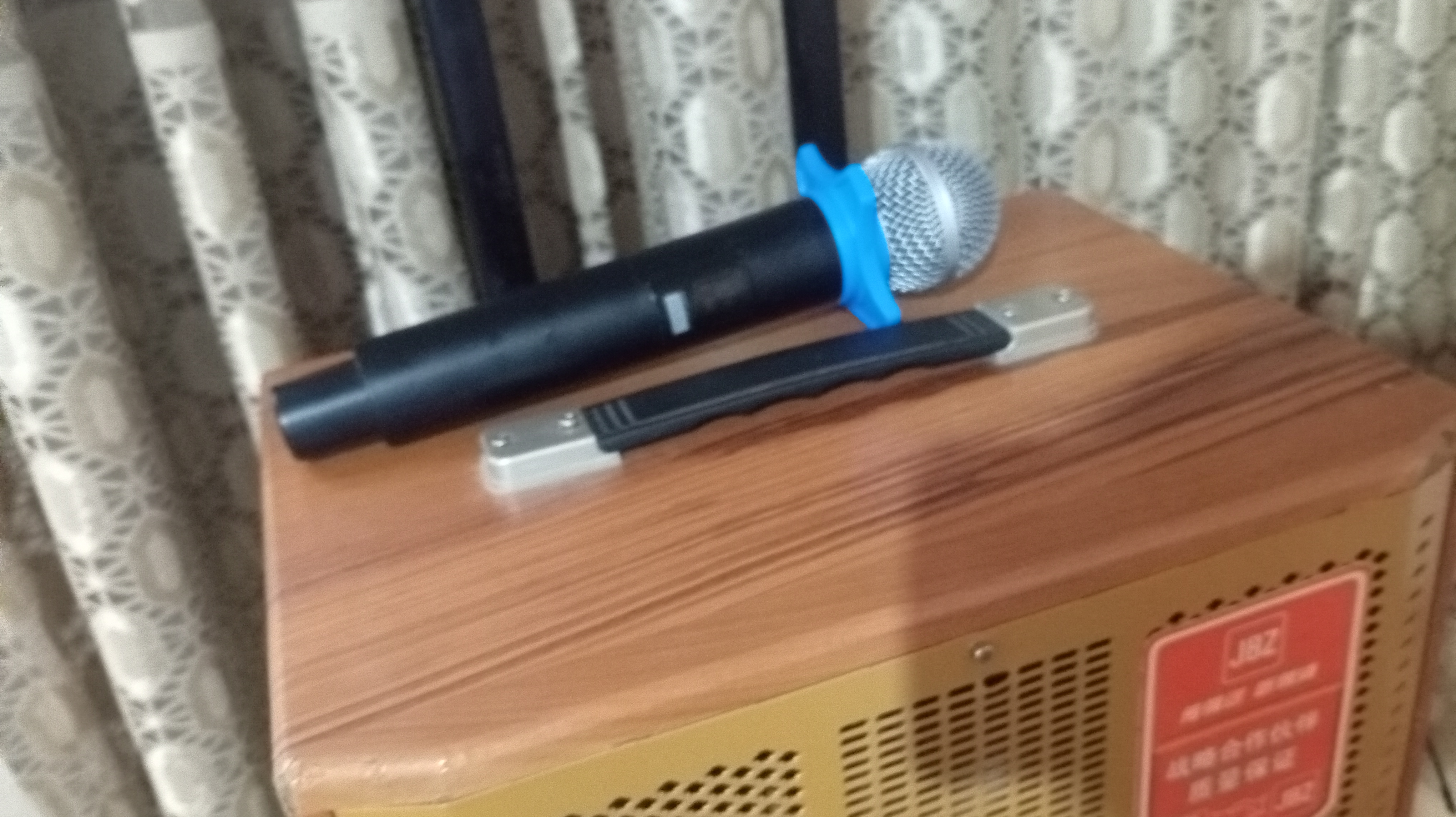 Professional universal simsiz mikrofon karaoke va boshqa kalonkalar uchun +adapter