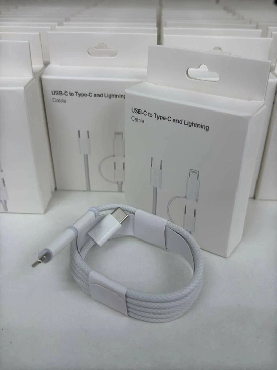 USB-C dan type-C va Lightning kabeliga o'ralgan tez zaryadlash