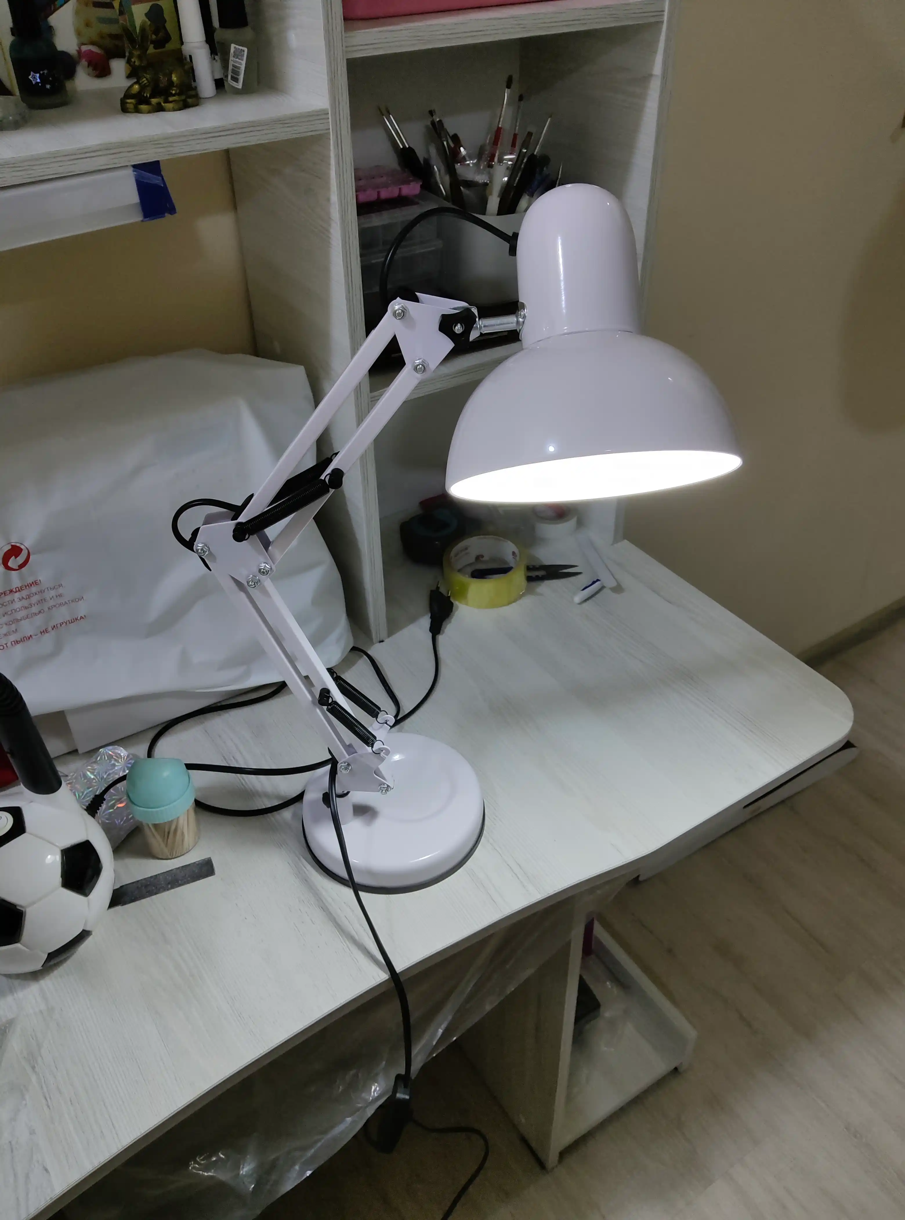 Stol chiroq, Piksar lampasi, metal korpus o'quvchilar uchun svetilnik chiroq qora, oq rang