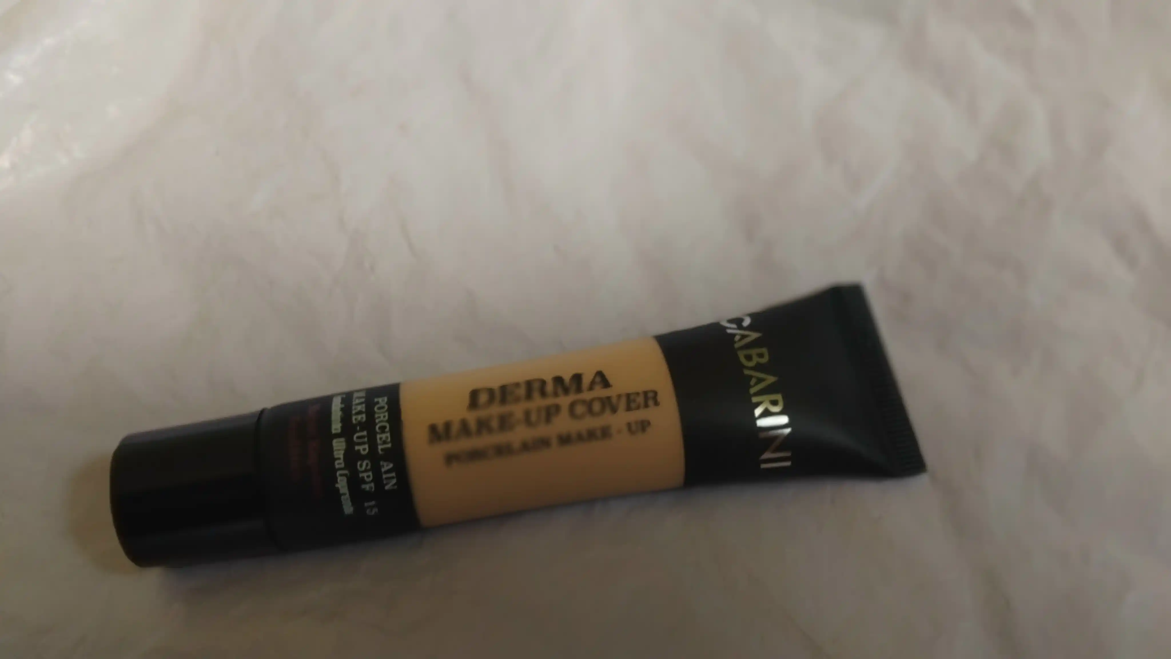 Matlovchi Gabrini Derma Tonal kremi, makiyaj uchun juda ishonchli krem SPF 15, 40 ml