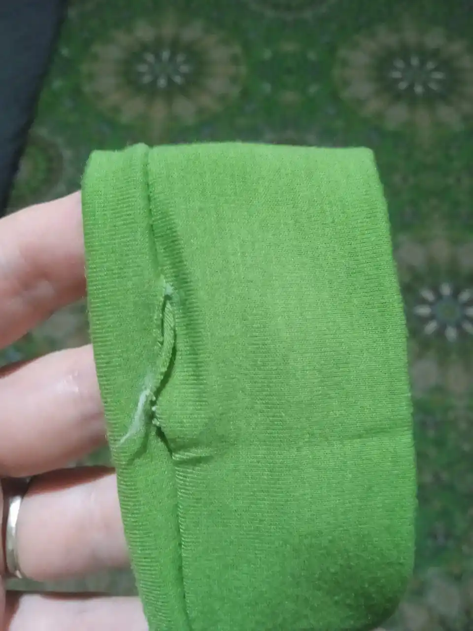 Boshga sochlar uchun sport tasmasi