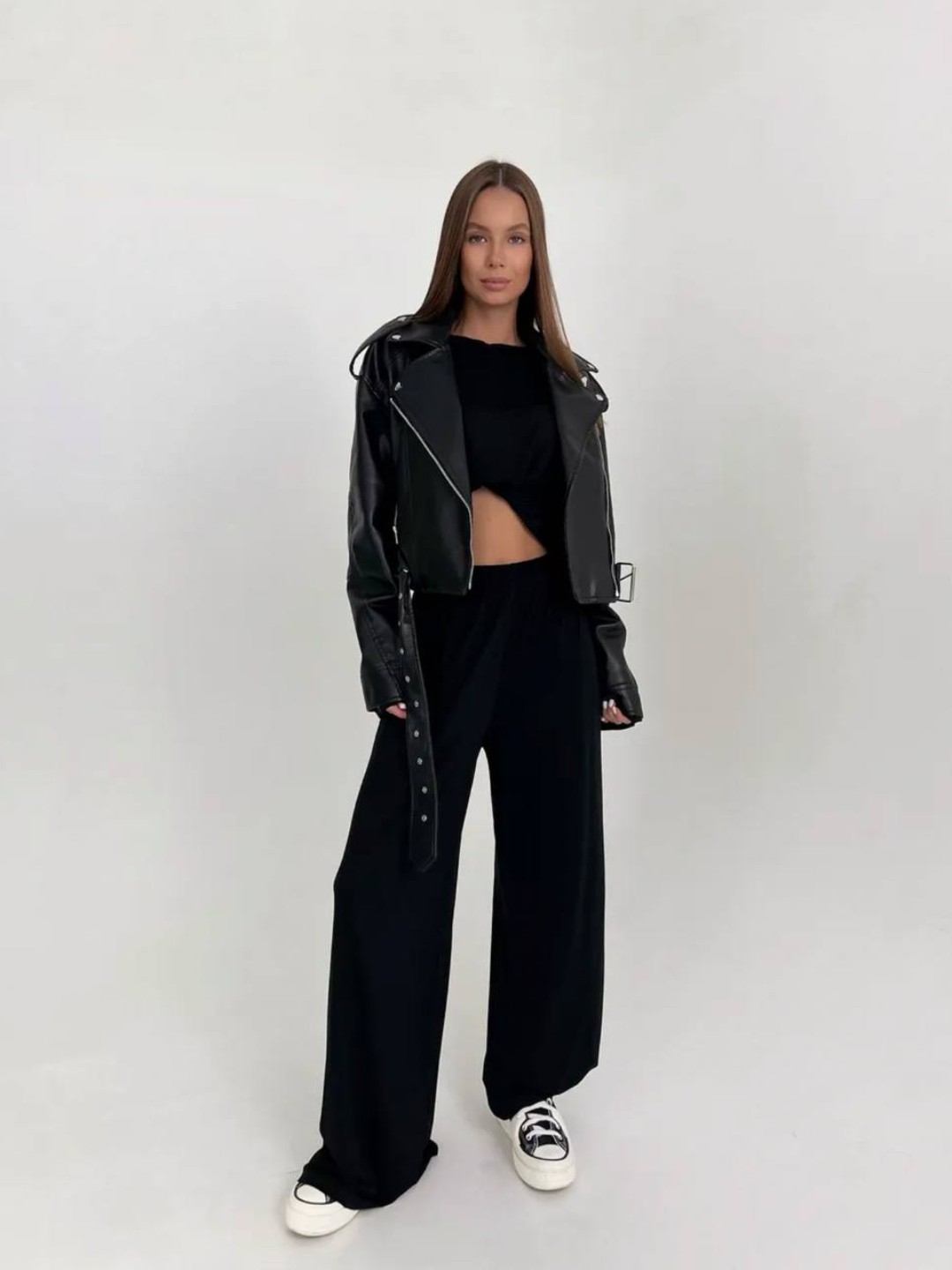 Semiz eshaklar bilan etuk ayollarning suratlari becerdin Rusni qarzlari uchun sorib oldi