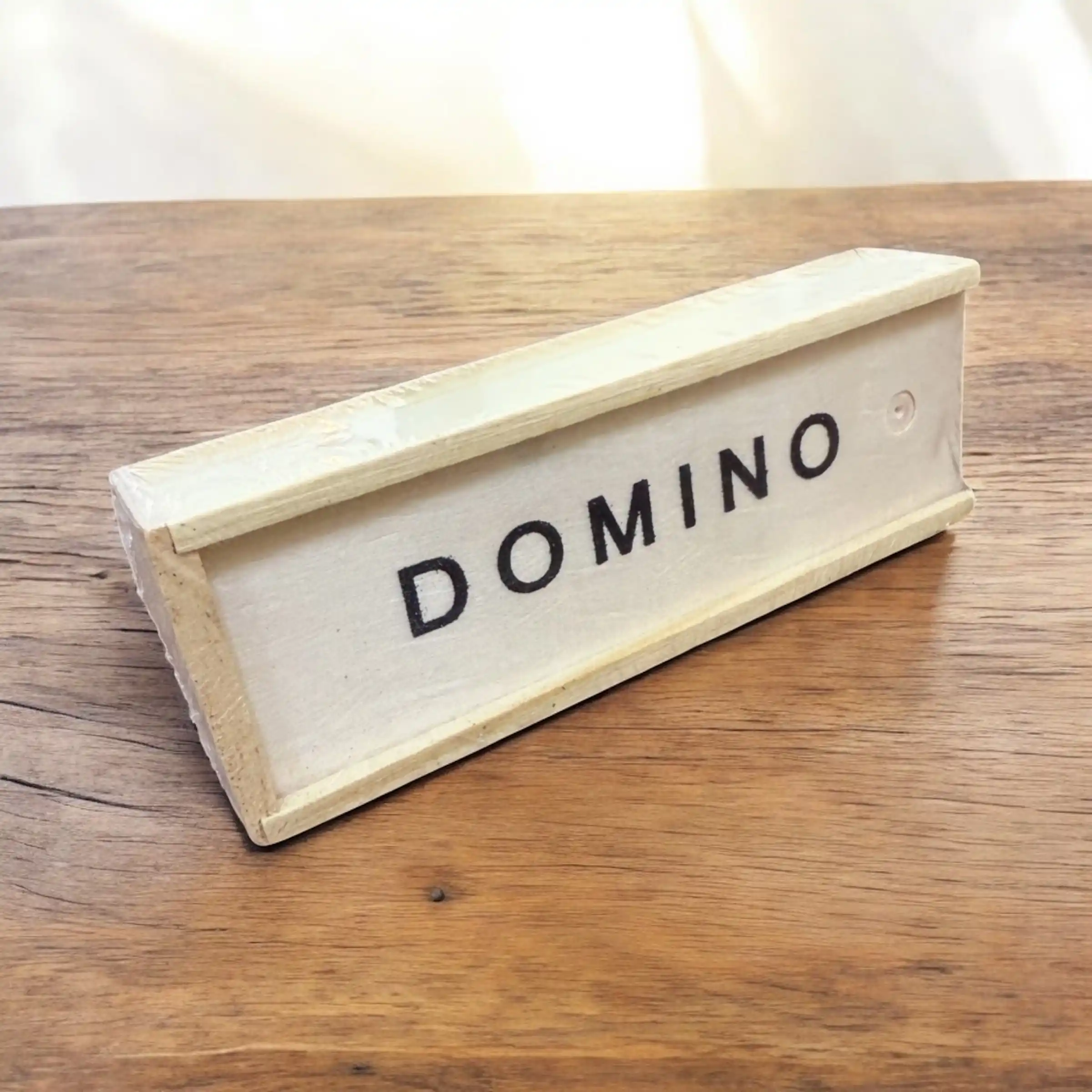FIDGO domino, yog‘och qutida 28 ta tosh