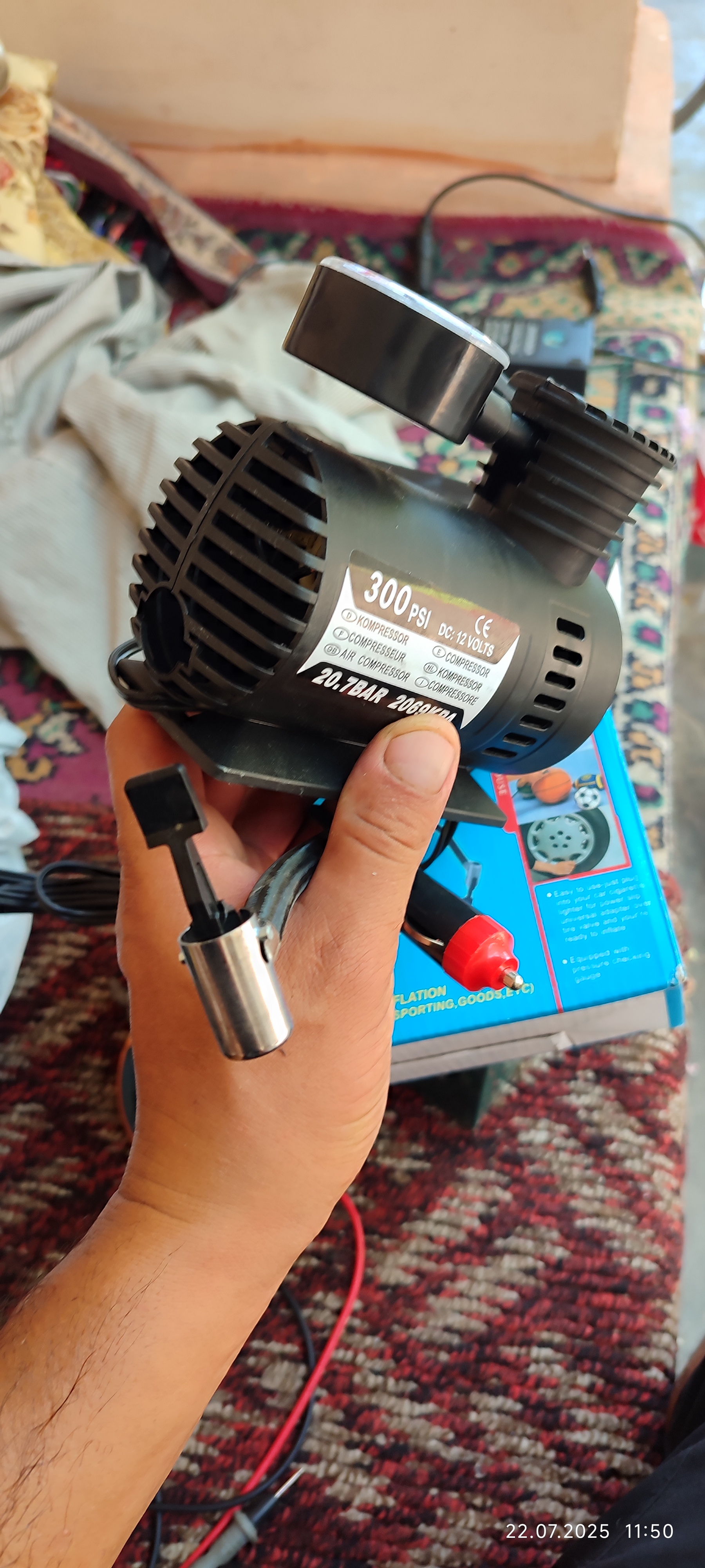 12V 300 PSI avtomobil kompressori, shinalar uchun nasos, manometr va adapterlar to‘plamda