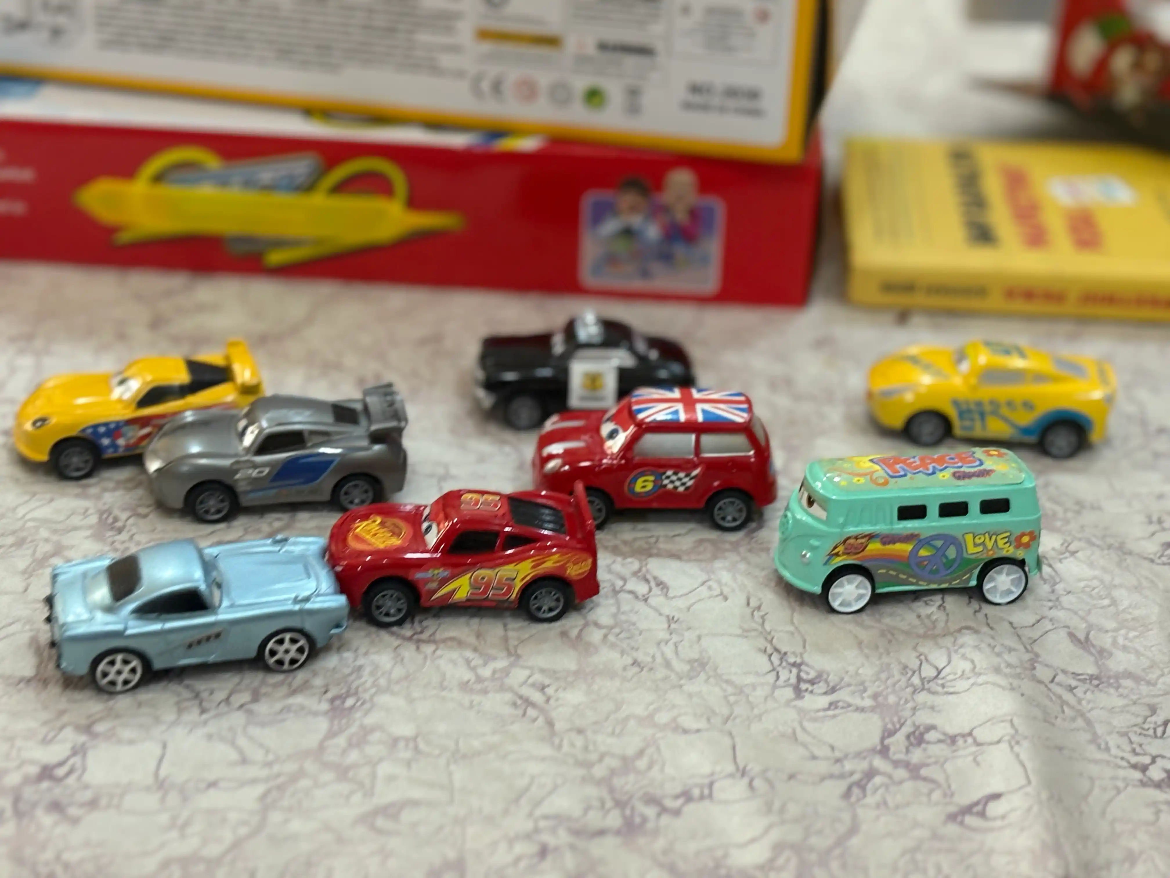 Inersion mashinalar to‘plami, Mashinalar, 8 dona, rivojlantiruvchi o‘yinchoq, Disney Cars 3+ uslubi, Makvin