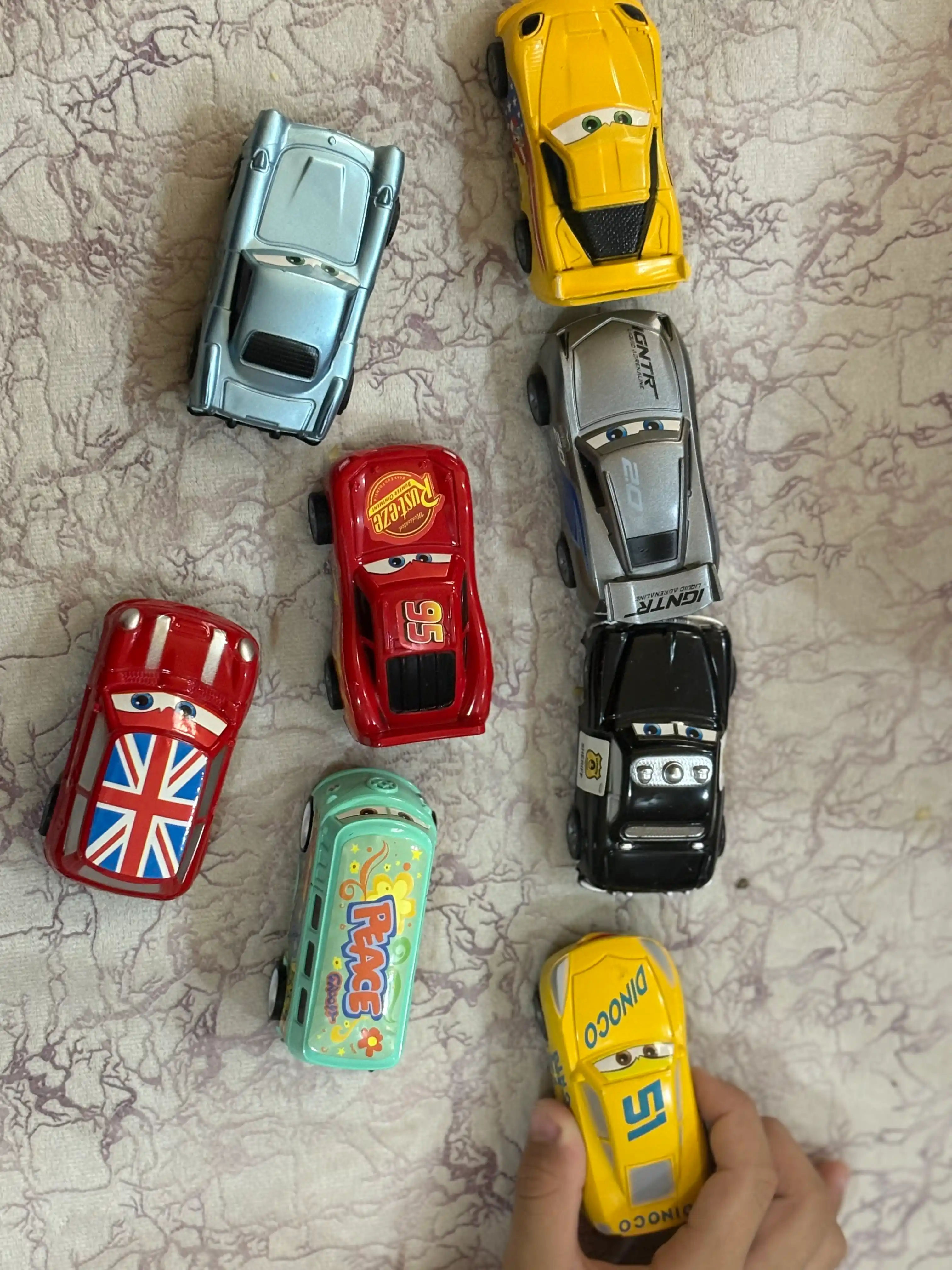 Inersion mashinalar to‘plami, Mashinalar, 8 dona, rivojlantiruvchi o‘yinchoq, Disney Cars 3+ uslubi, Makvin