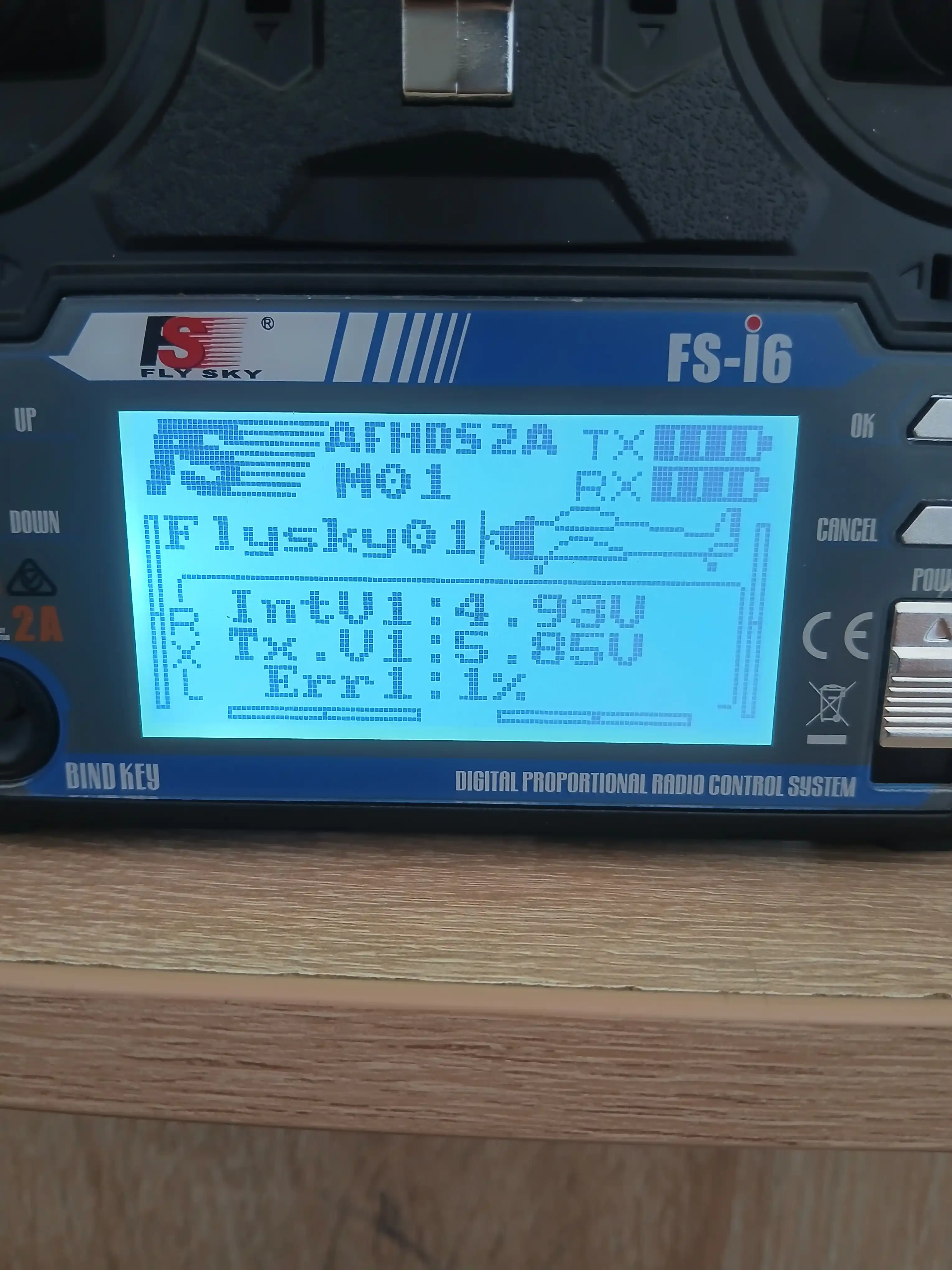 6-kanalli FlySky FS-i6 radioboshqaruv apparaturasi (qabul qilgich bilan) 2.4G