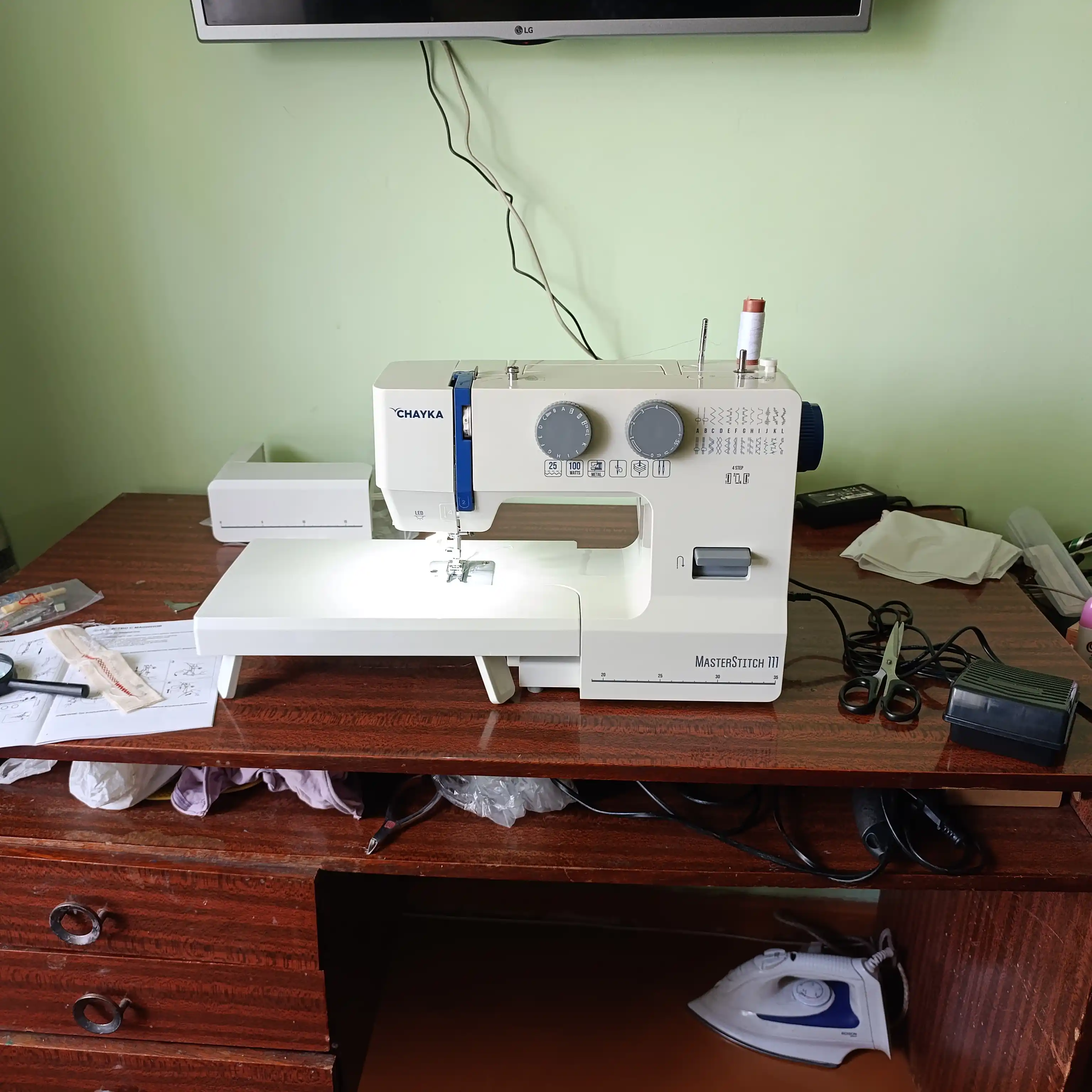 Швейная машина CHAYKA MasterStitch 111, электромеханическая, 100 Вт, 25 операций
