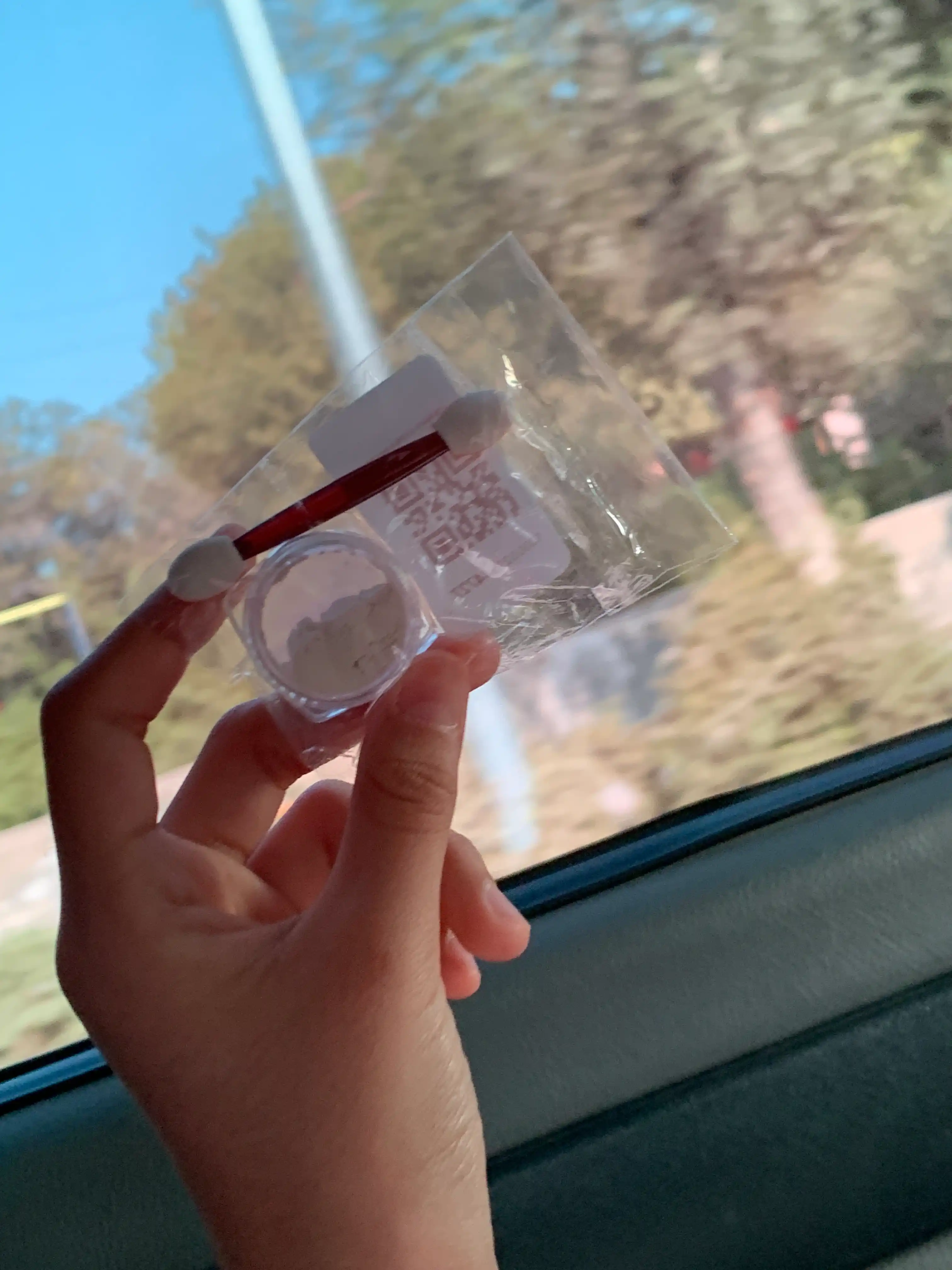 Tirnoq dizayni uchun aplikator bilan vtirka, jemchug va marvarid effekti bilan