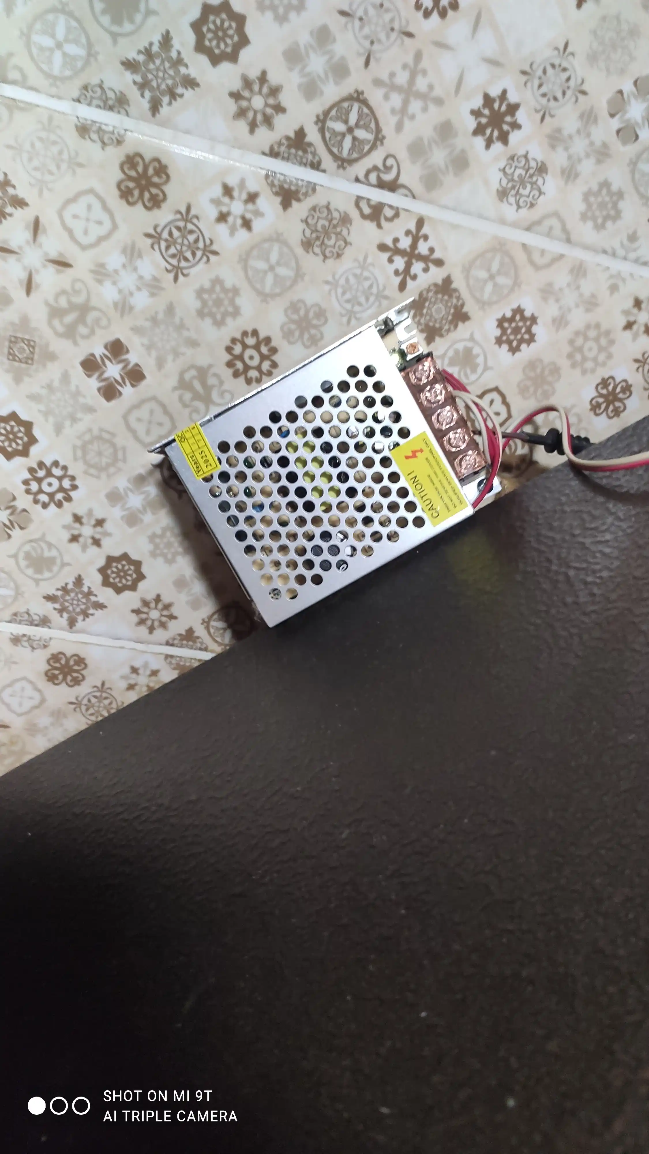 12 V, 5 A, 60 W, universal quvvat bloki LED lentalar, kameralar va elektronikalar uchun