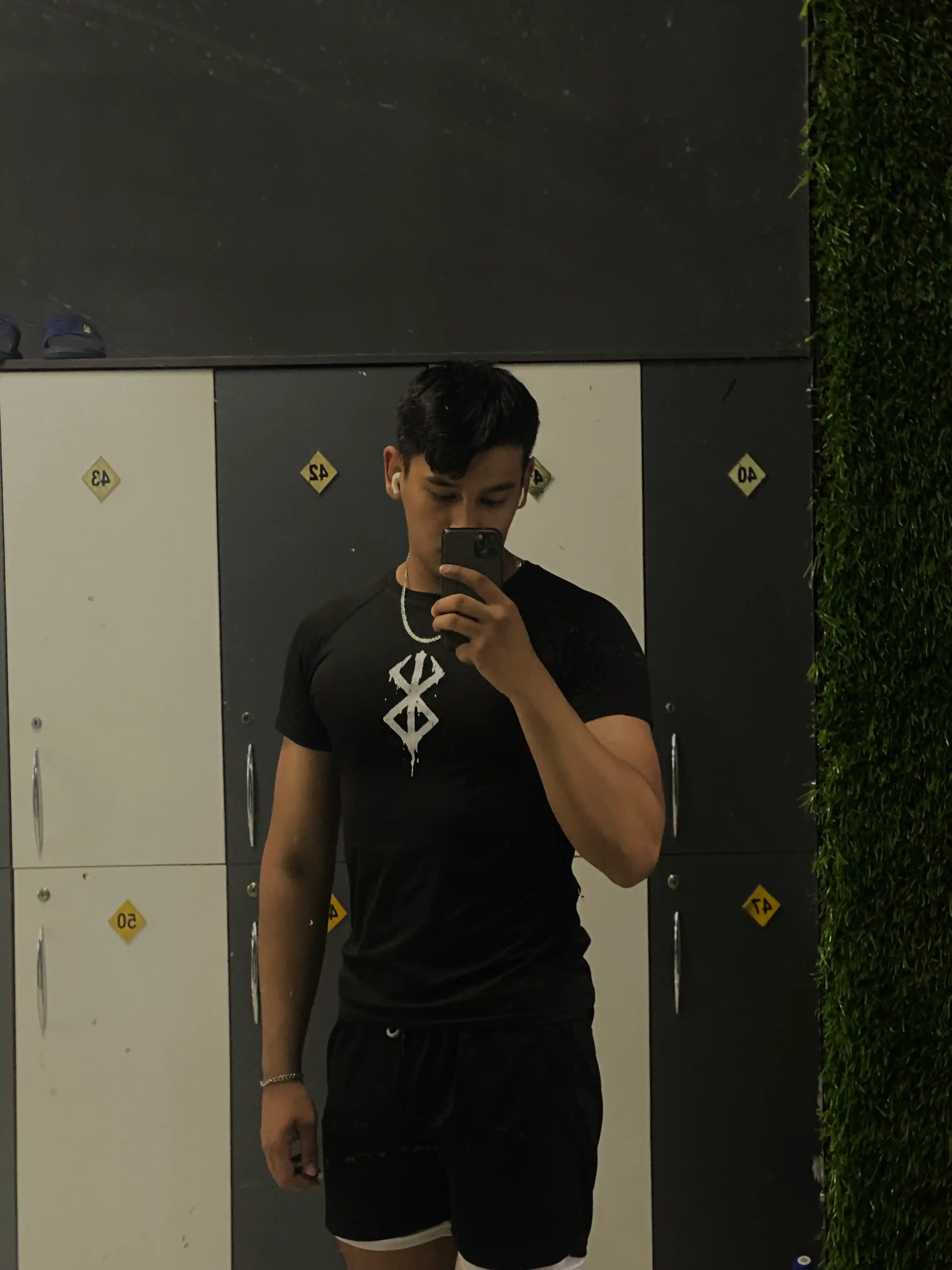 Erkaklar shortigi, ikki qavatli, mashq qilish, yugurish va fitnes uchun
