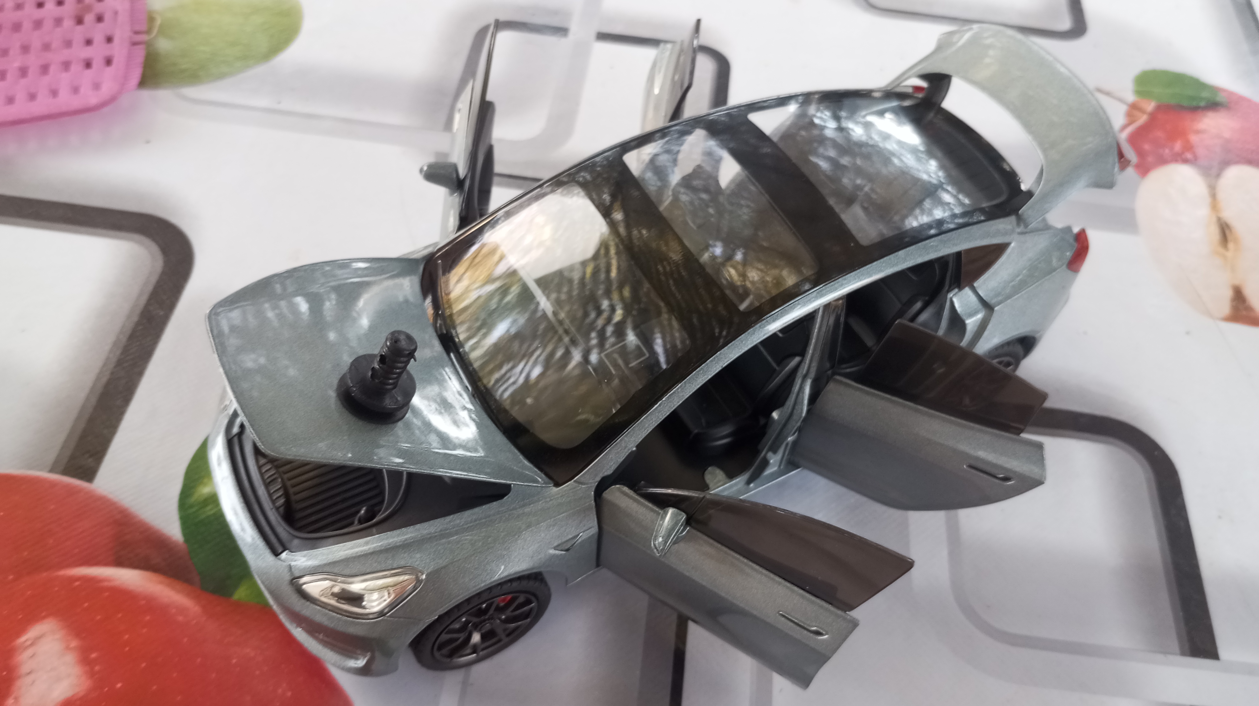 Temir mashina – bolalar uchun o‘yinchoq, kolleksion model metall avtomobil 1:24