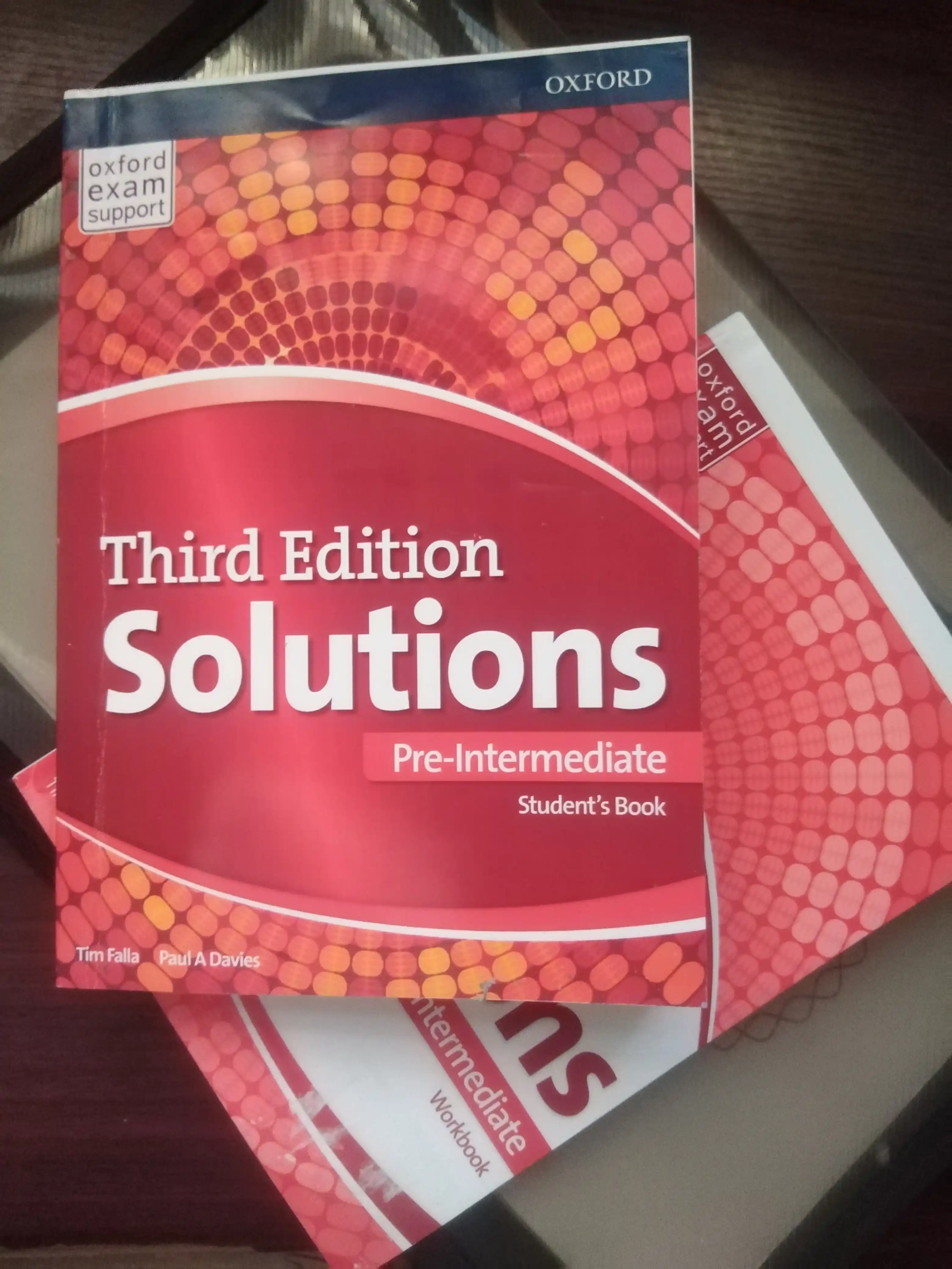 Solutions Third Edition — Elementary va Pre-Intermediate, Student’s Book va Workbook