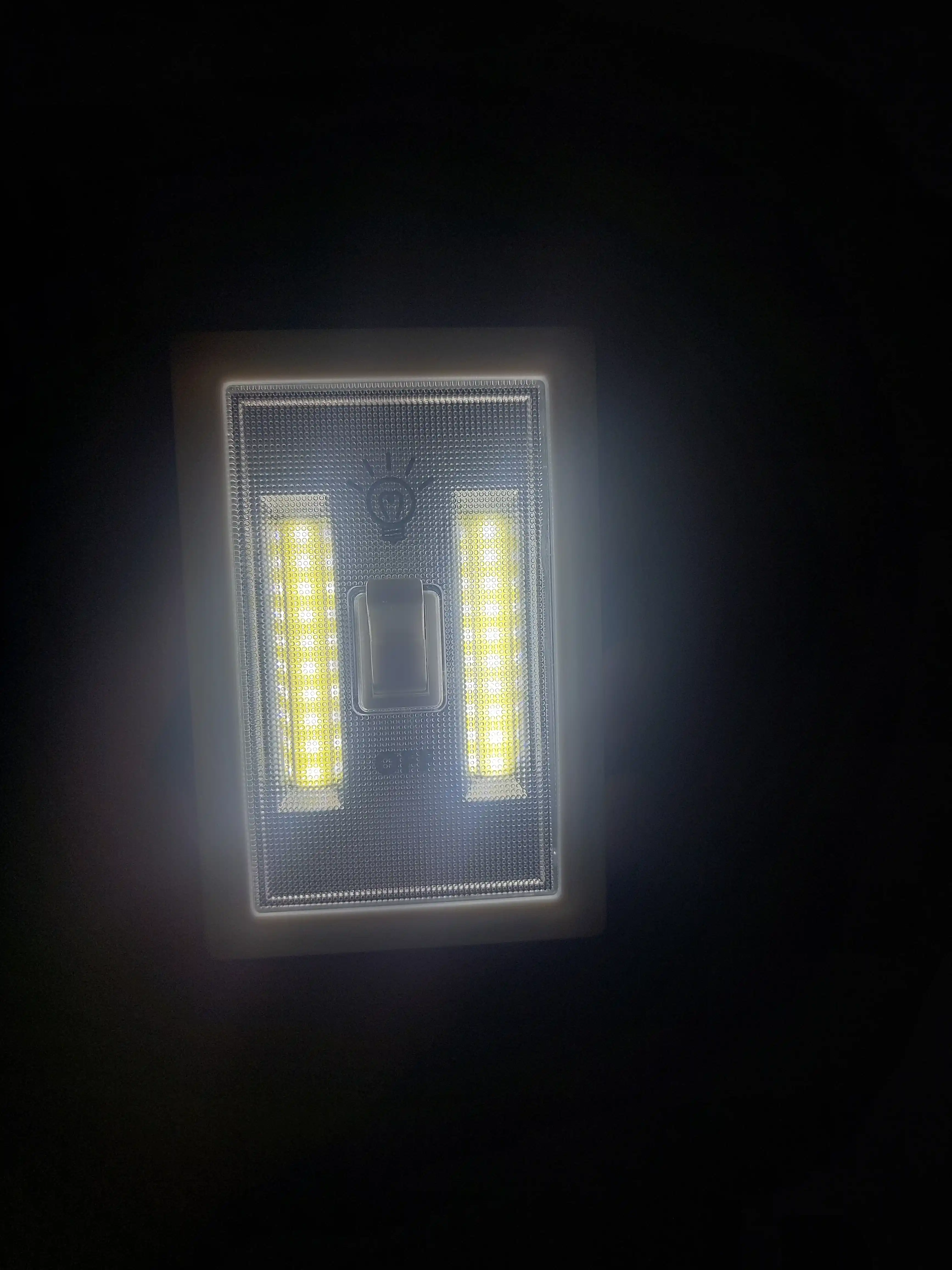 Simsiz COB LED kalit chiroq, batareykali devor va shkaf yoritgichi