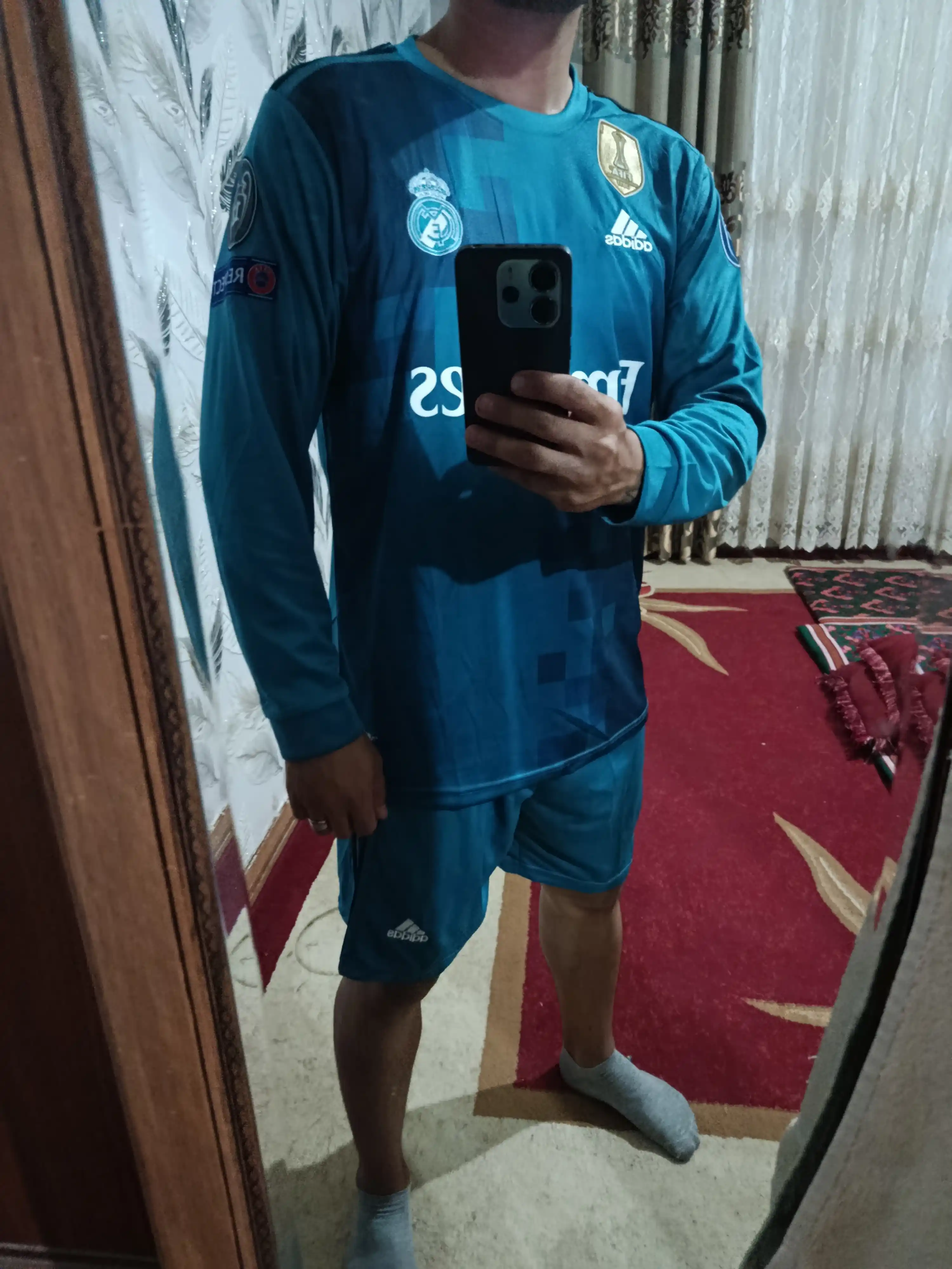 Ретро футбольная форма Реал Мадрид 2016/2017