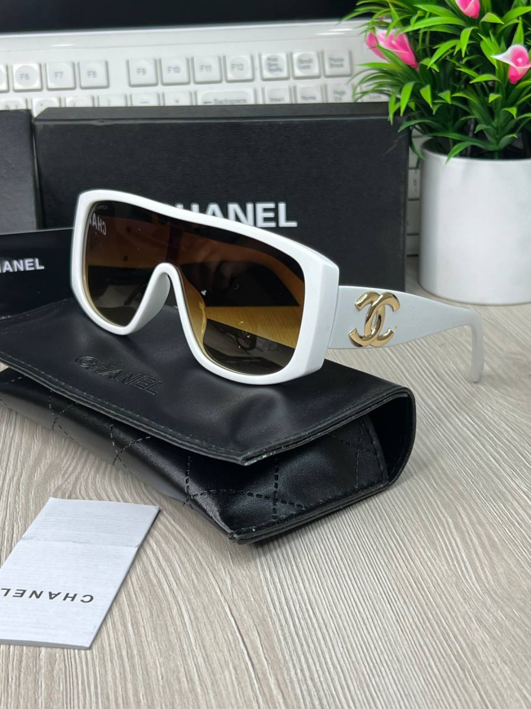 Quyoshdan saqlaydigan ko'zoynaklar CHANEL - 