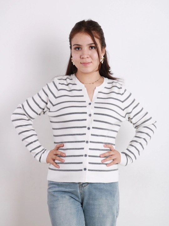 Ayollar uchun chiziqli kardigan, uzun yengli, pamukli, tugmali baza model