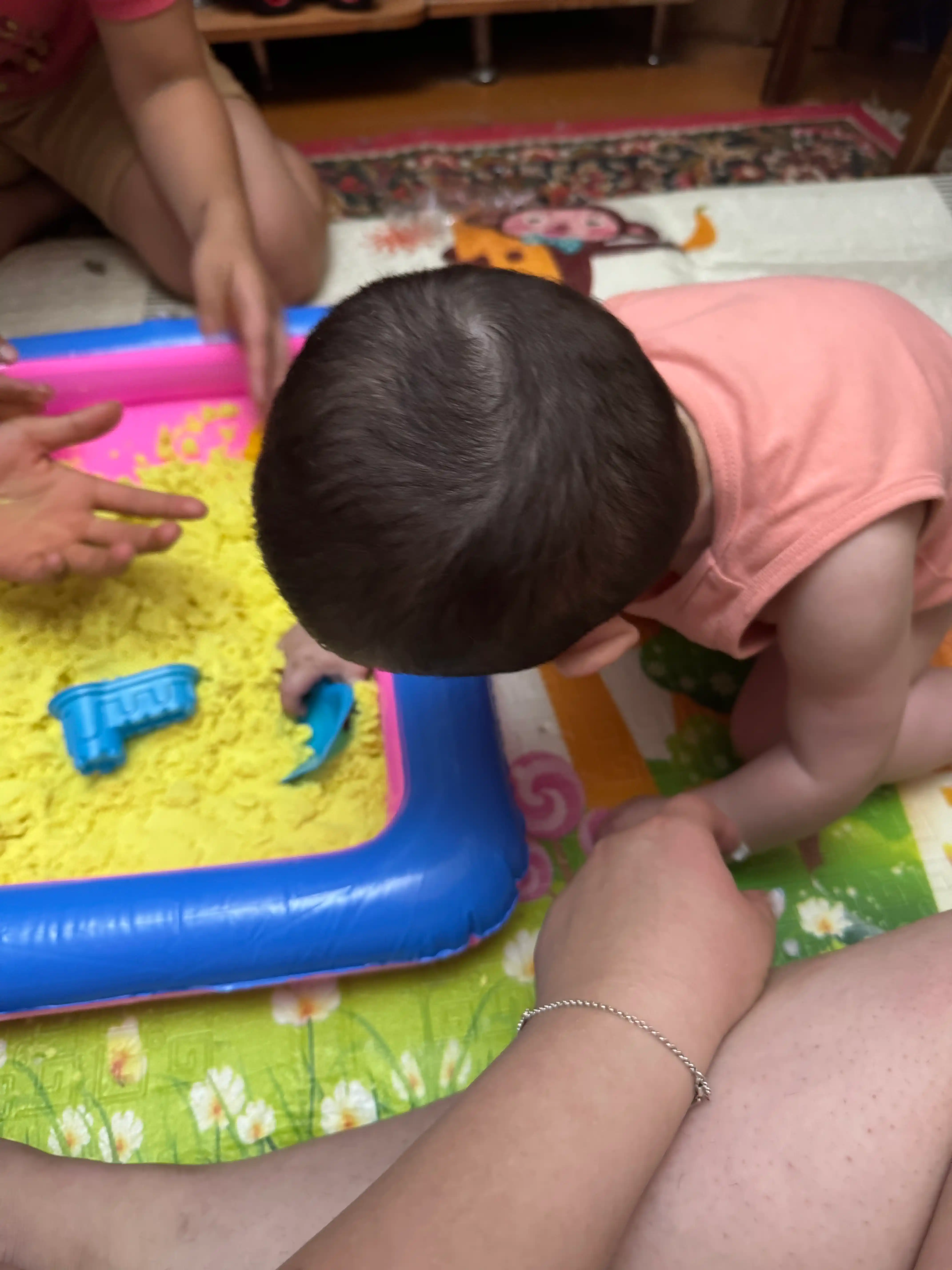 Kinetik qum 2 kg, puflanadigan qum qutisi va qoliplari bilan