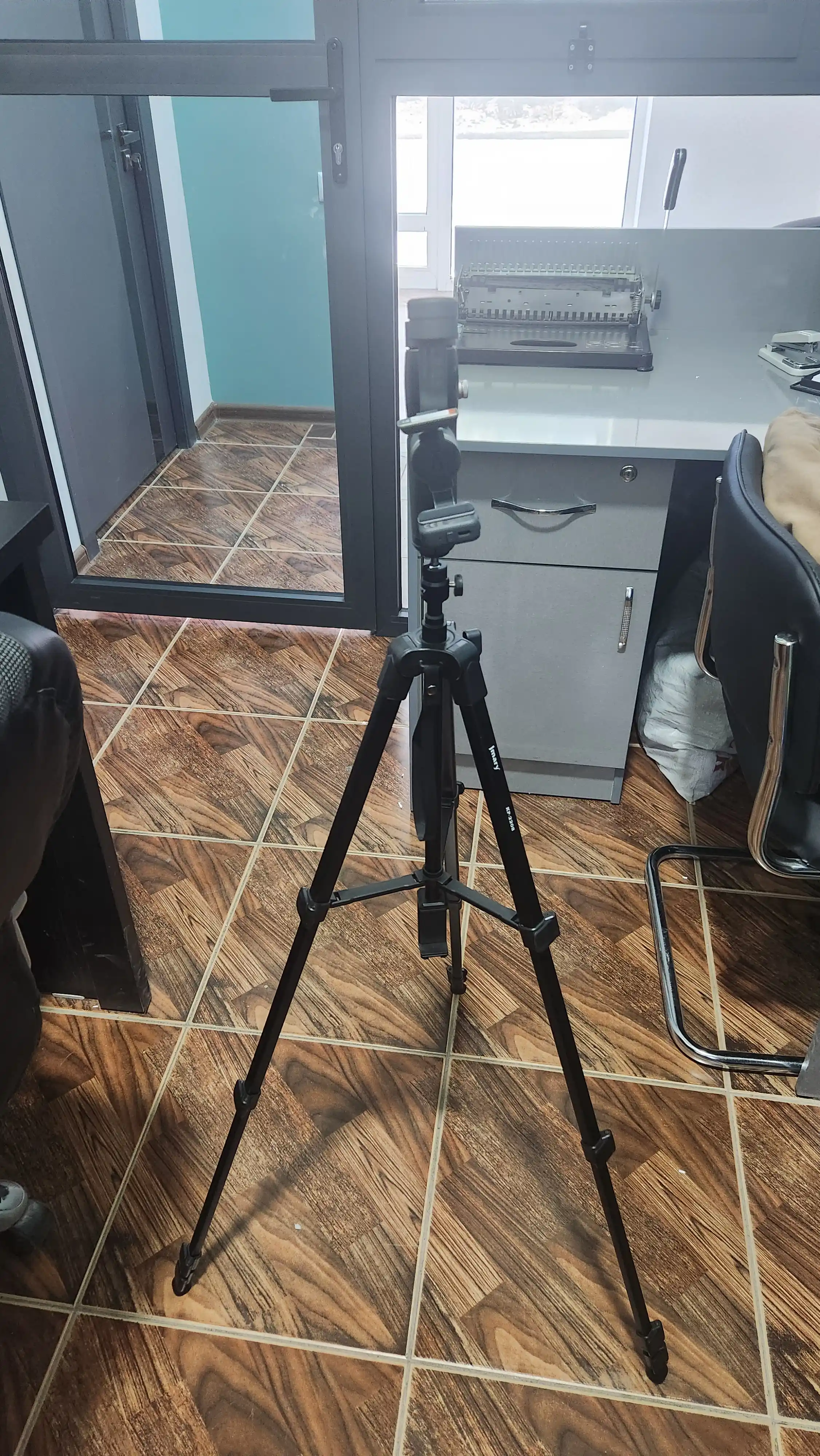 Shtativ 170 sm Jmary KP-2208, tripod telefon va kamera uchun ushlagichi bor, videolar