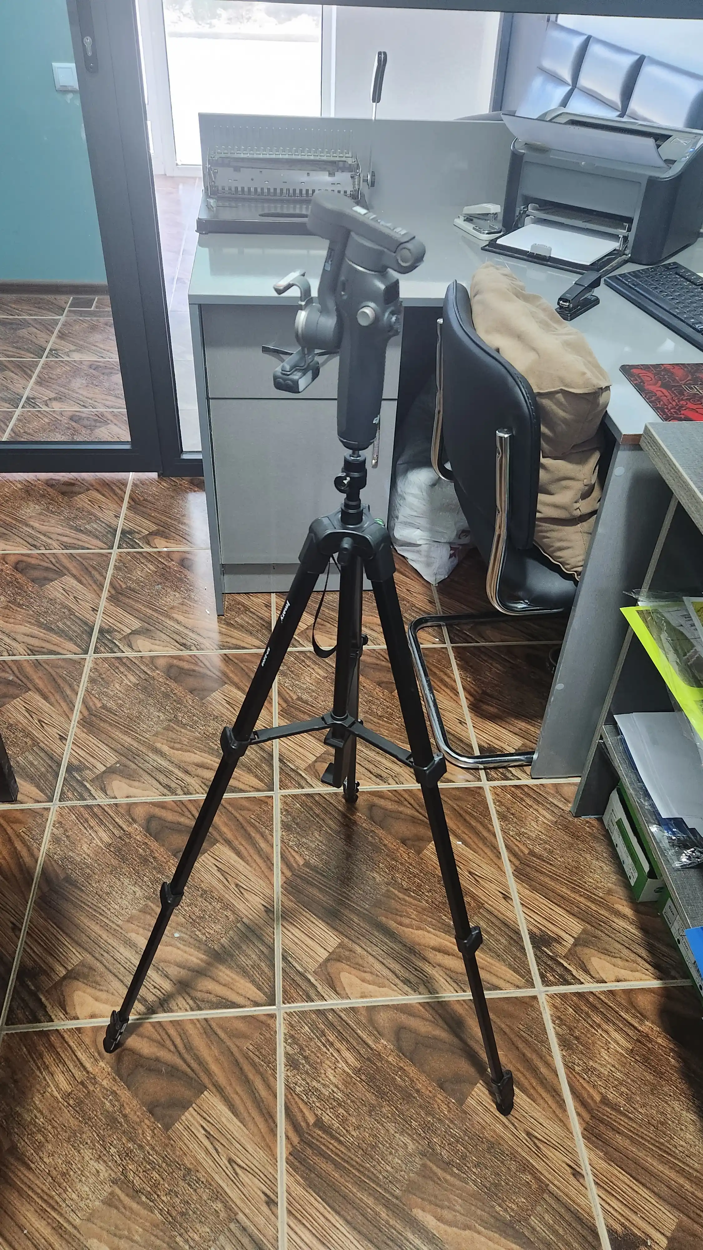 Shtativ 170 sm Jmary KP-2208, tripod telefon va kamera uchun ushlagichi bor, videolar